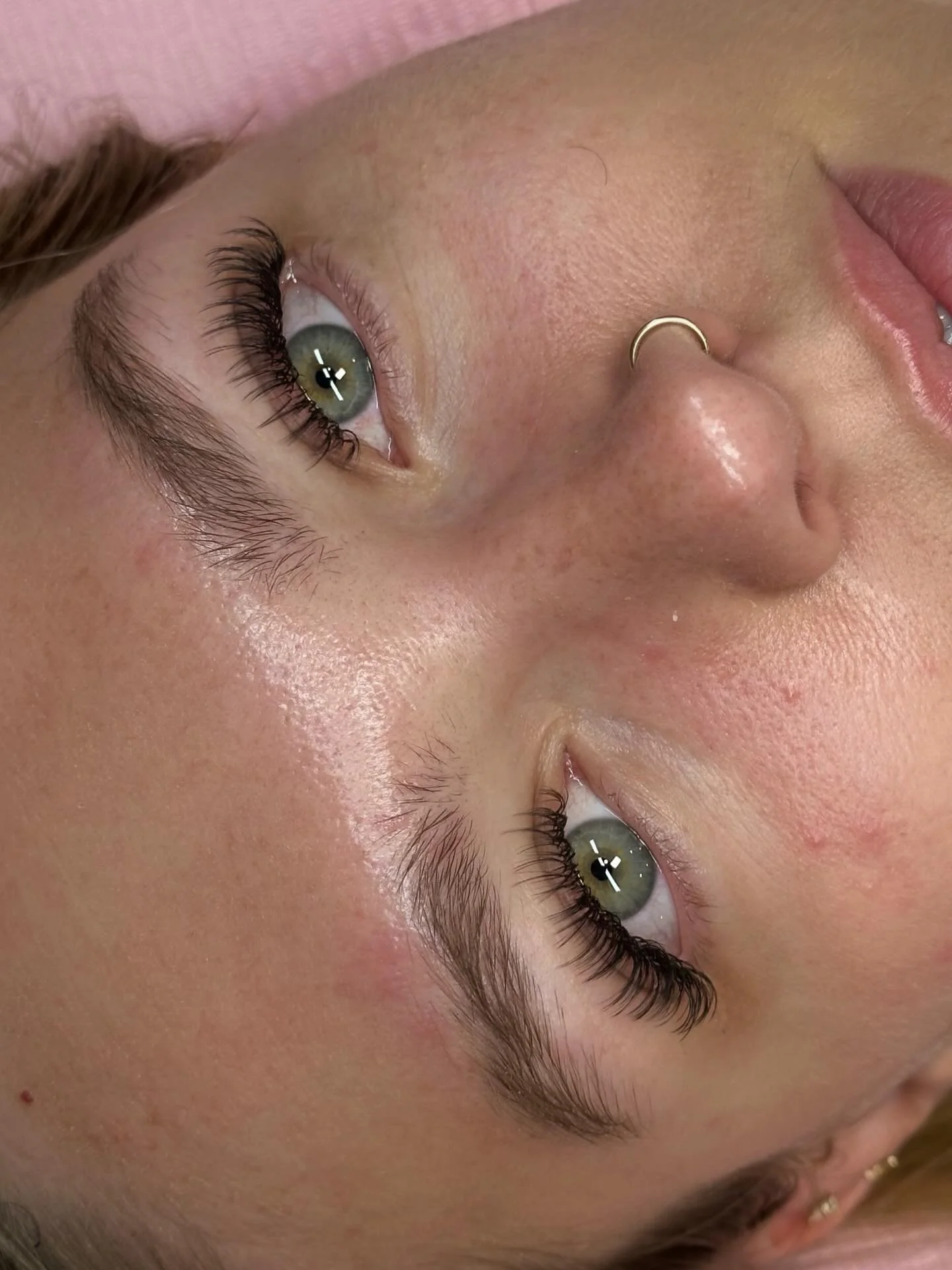 Pretty eyes deserve pretty lashes ✨

#stllashes #stlesthetician #stlouislashes