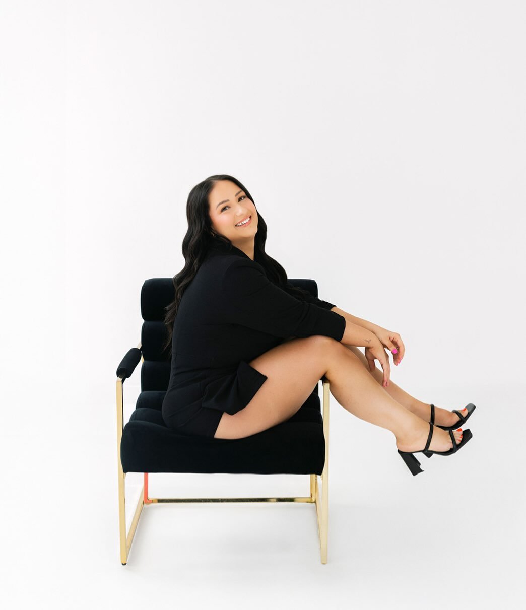 ✨ It&rsquo;s been a while&hellip; so let&rsquo;s do a little &ldquo;Meet the Face Behind Revival&rdquo; ✨

Hi, I&rsquo;m McKinzie - but you can call me Kinzie or Kinz if you wish! I&rsquo;m the owner + sole provider here at Revival Beauty Co., where 