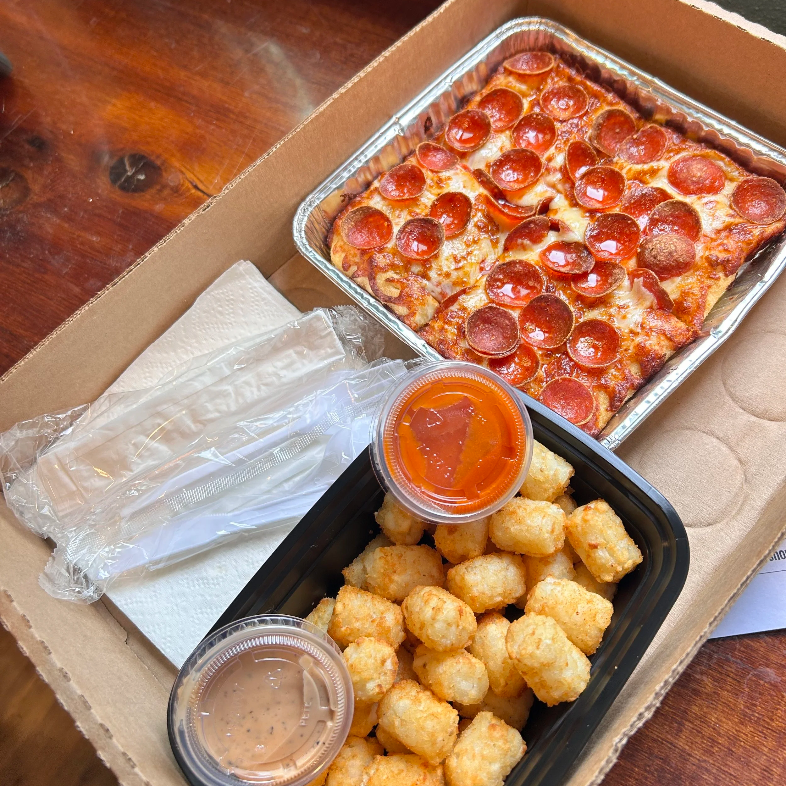Pizzas and Tots