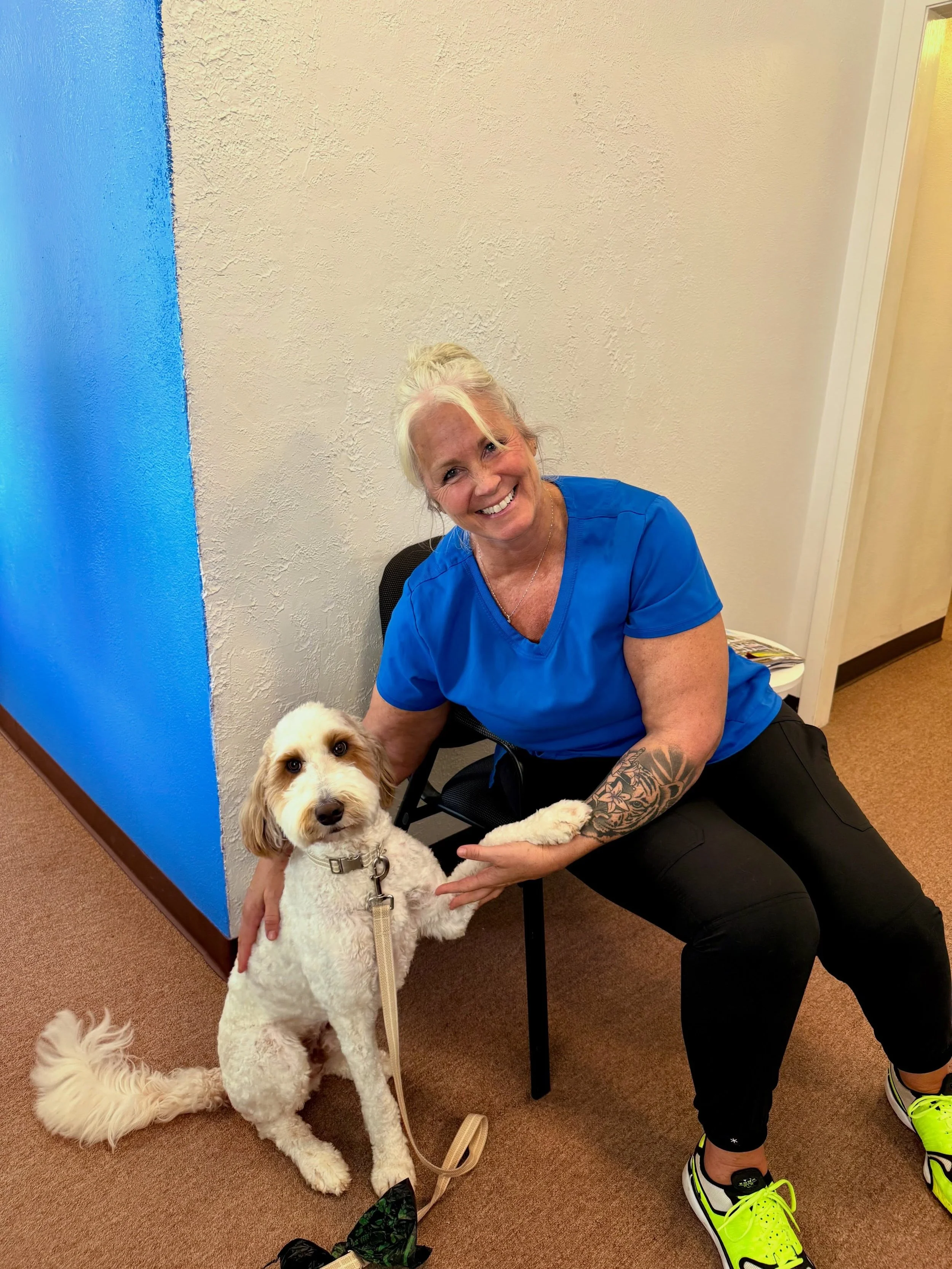 We are having such a fun Friday filled with furry friends! Schedule your appointment today because you never know which animals you may see as you come in! Give us a call at 827-490-6200 or visit our website at Roanokechiropractic.com