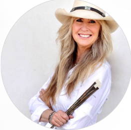 Lori McNee, Signature Artist & Ambassador