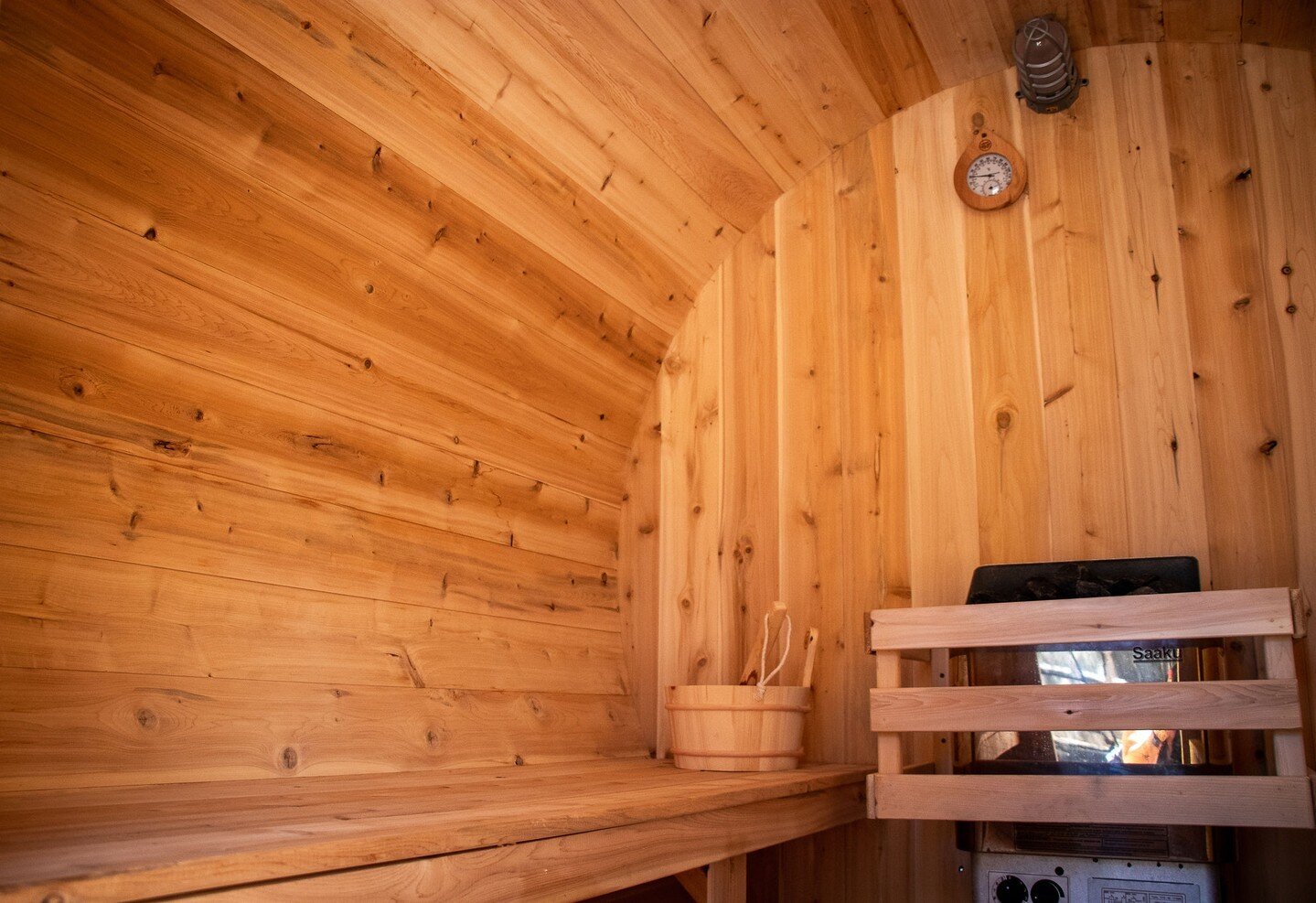 Experience the enchanting benefits of saunas amidst the breathtaking beauty of Pinetop, Arizona. 🌲🌞 At Le Naturale PMA, our saunas offer a natural detox, relaxation, improved circulation, and a soothing escape from everyday stress. Embrace the sere