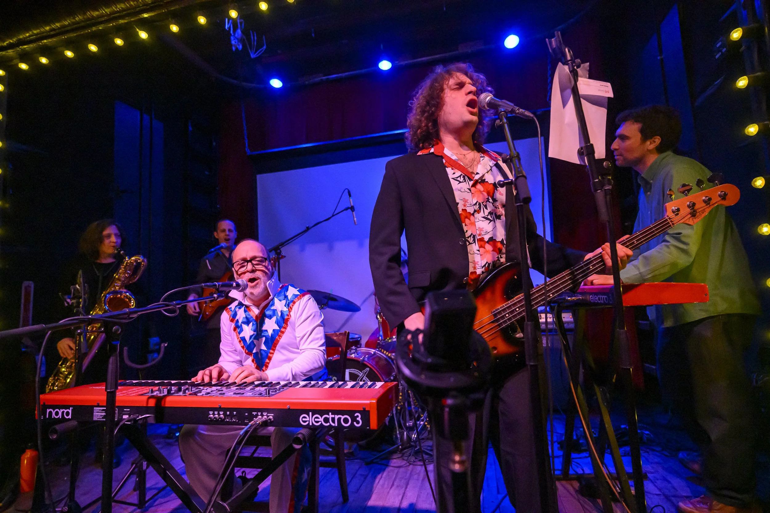 Jon Benjamin &amp; The Jazz Daredevil Band covers "The Boys Are Back in Town" at Union Pool