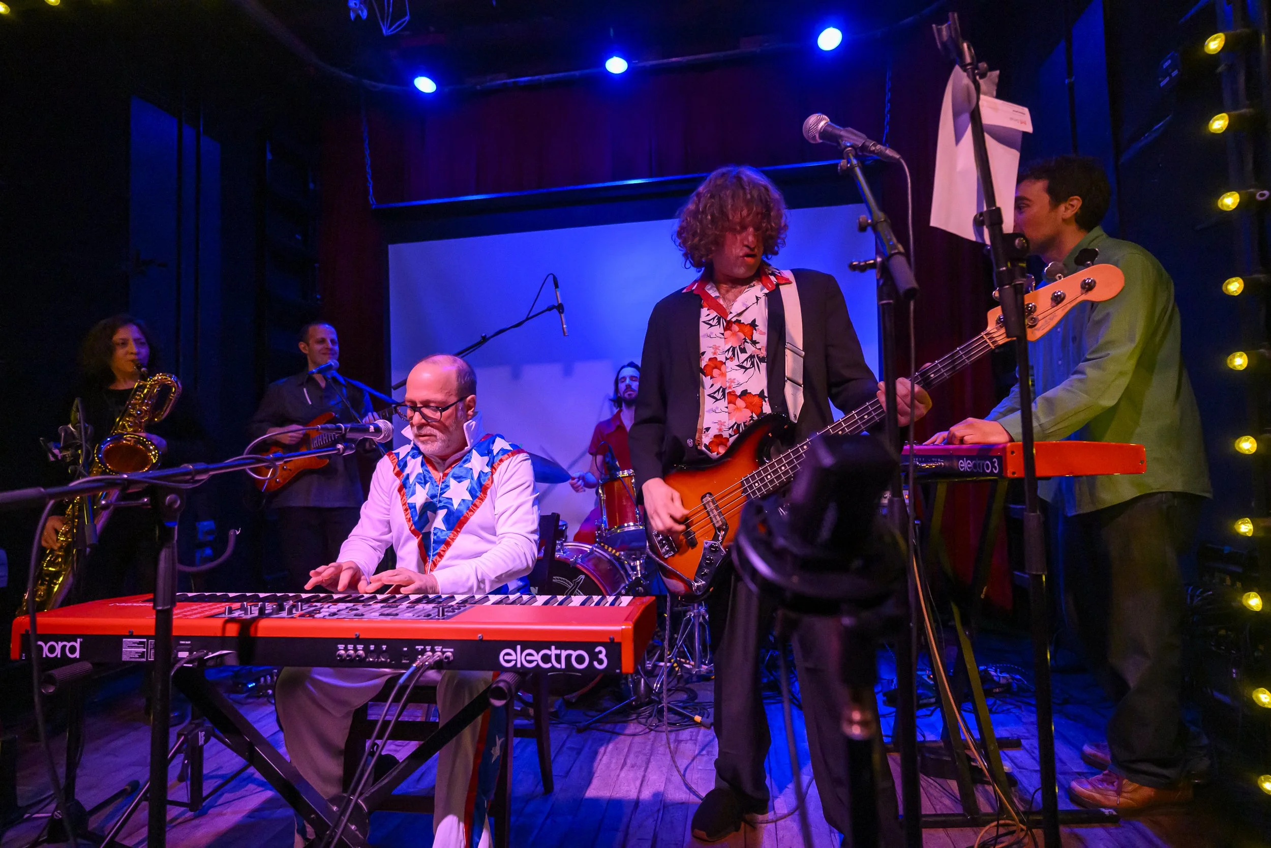 Jon Benjamin &amp; The Jazz Daredevil Band covers "The Boys Are Back in Town" at Union Pool