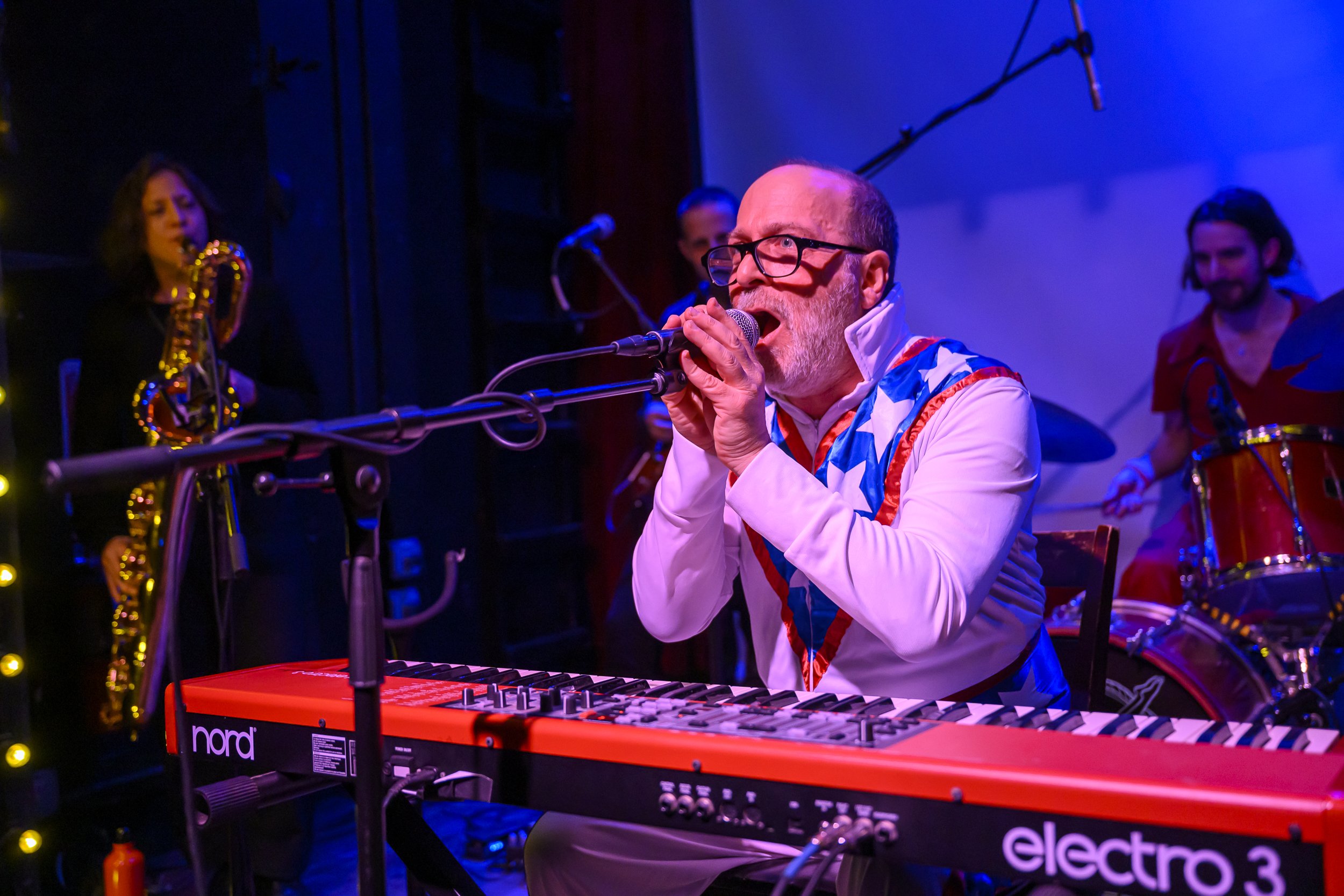 Jon Benjamin &amp; The Jazz Daredevil Band covers "The Boys Are Back in Town" at Union Pool