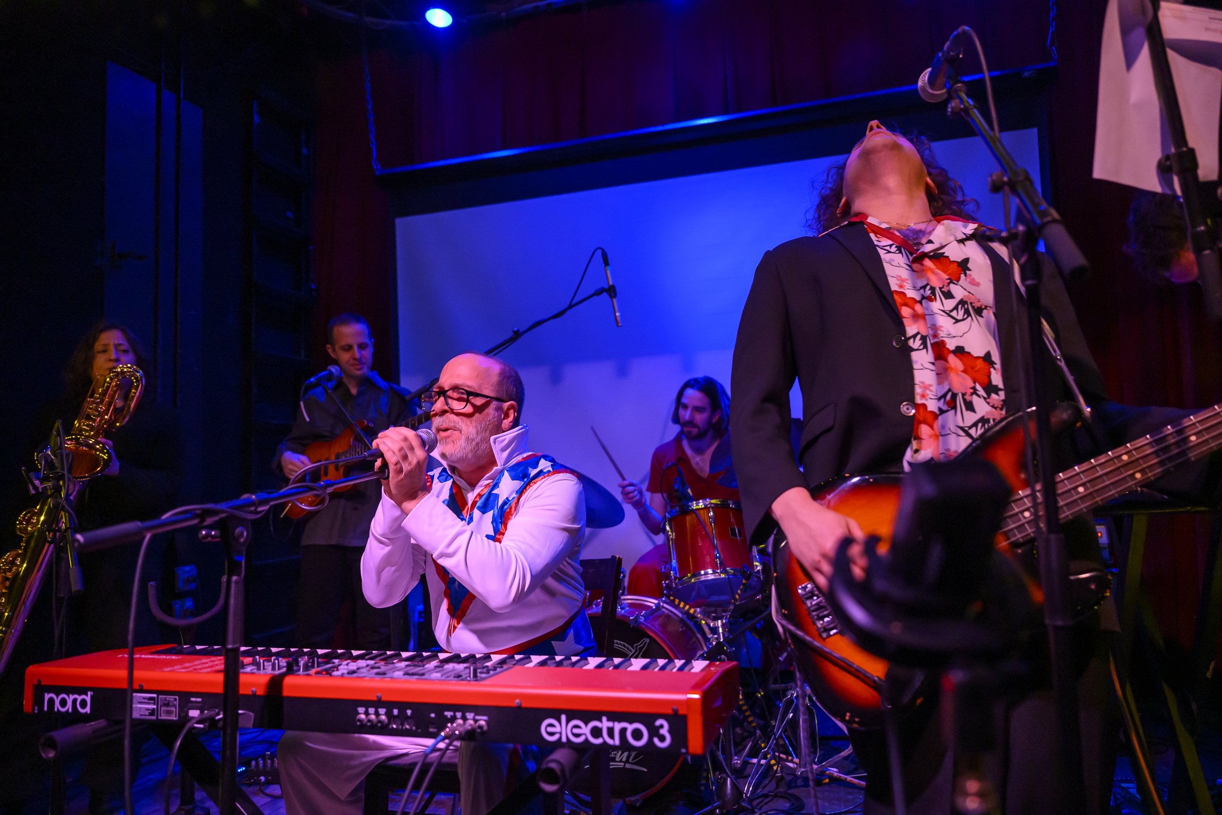 Jon Benjamin &amp; The Jazz Daredevil Band covers "The Boys Are Back in Town" at Union Pool