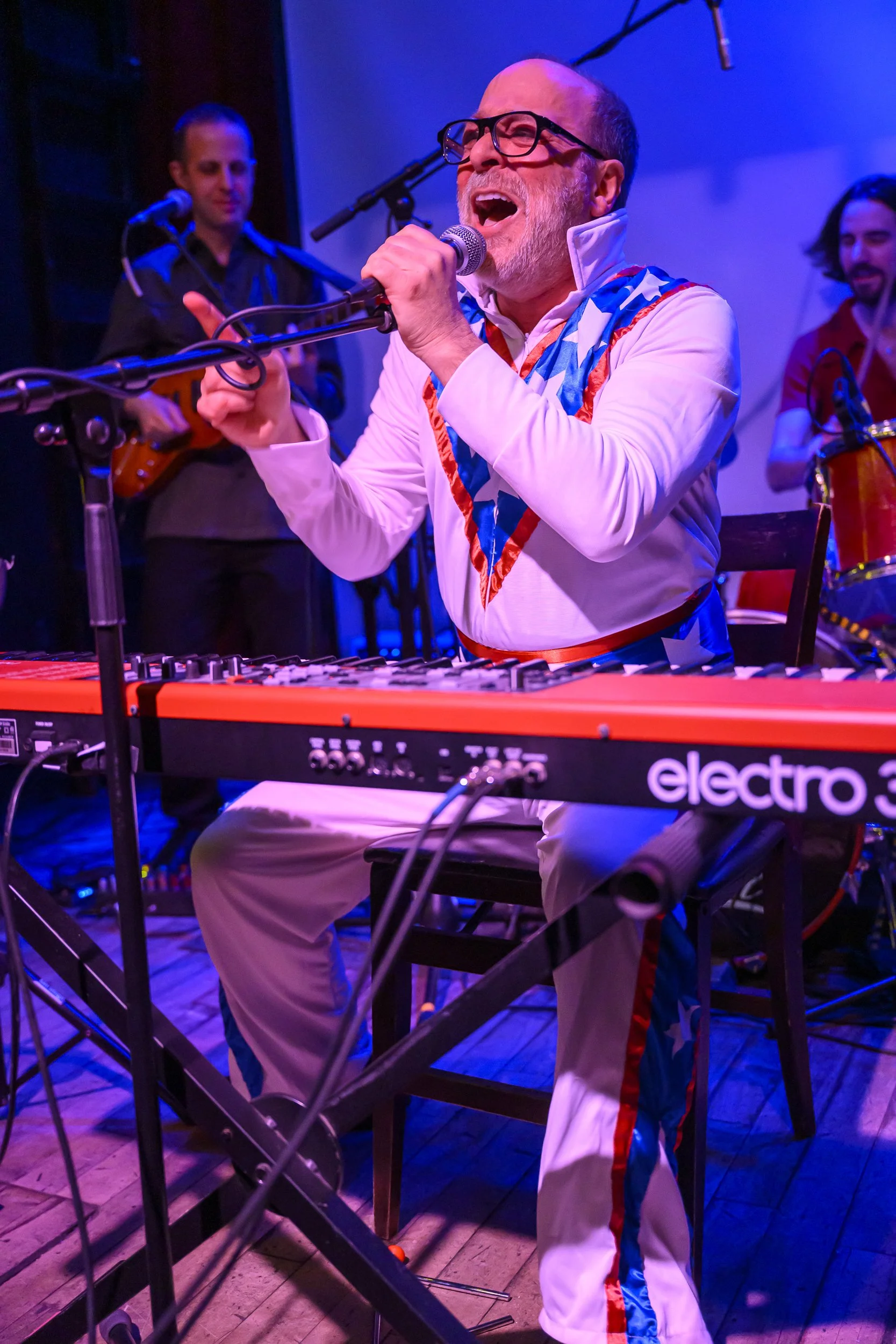 Jon Benjamin &amp; The Jazz Daredevil Band covers "The Boys Are Back in Town" at Union Pool