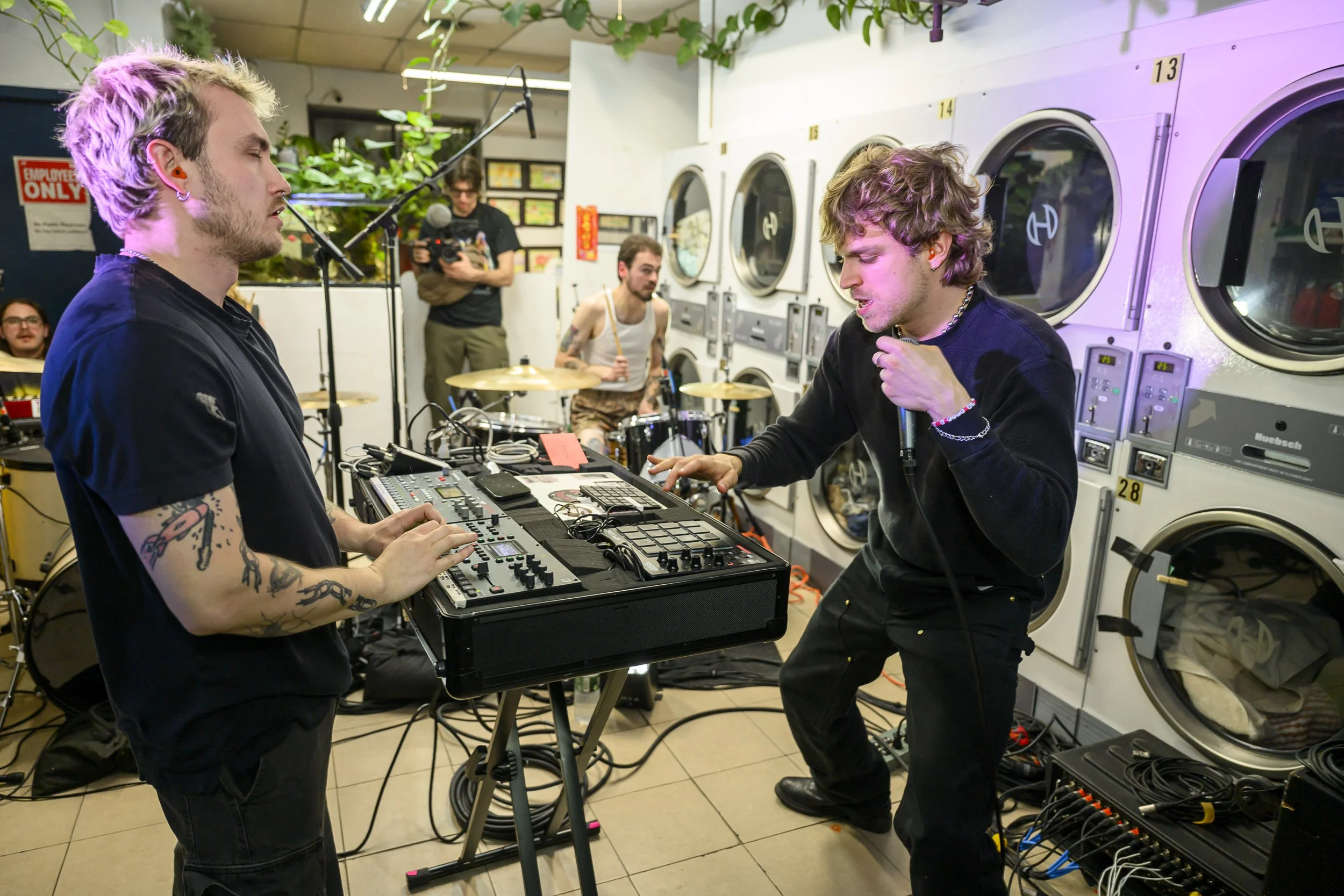 Lip Critic at Yong Xin Tan Laundromat