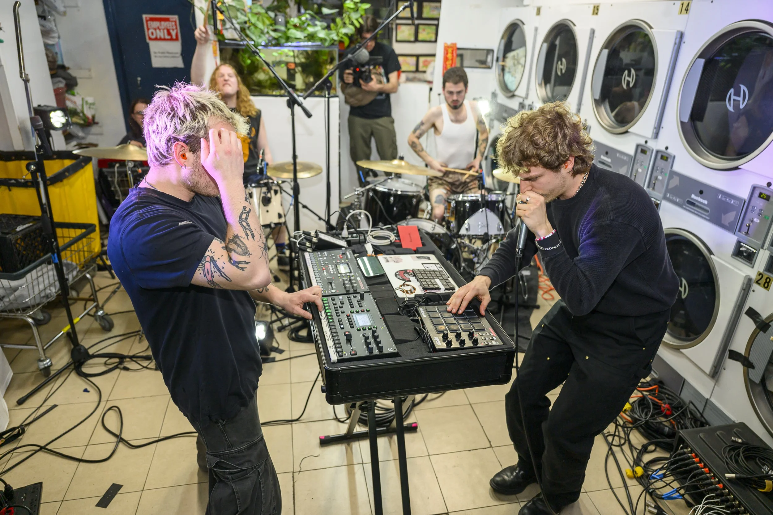 Lip Critic at Yong Xin Tan Laundromat