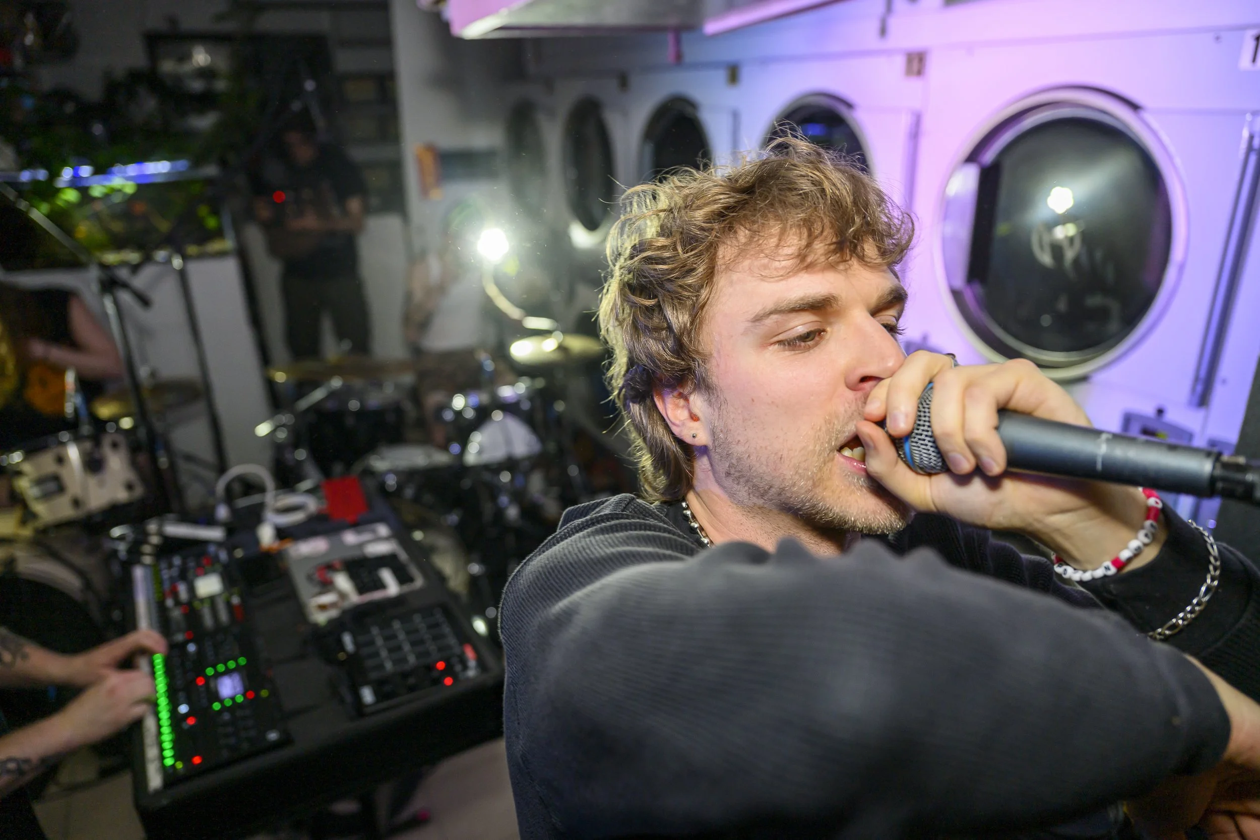 Lip Critic at Yong Xin Tan Laundromat