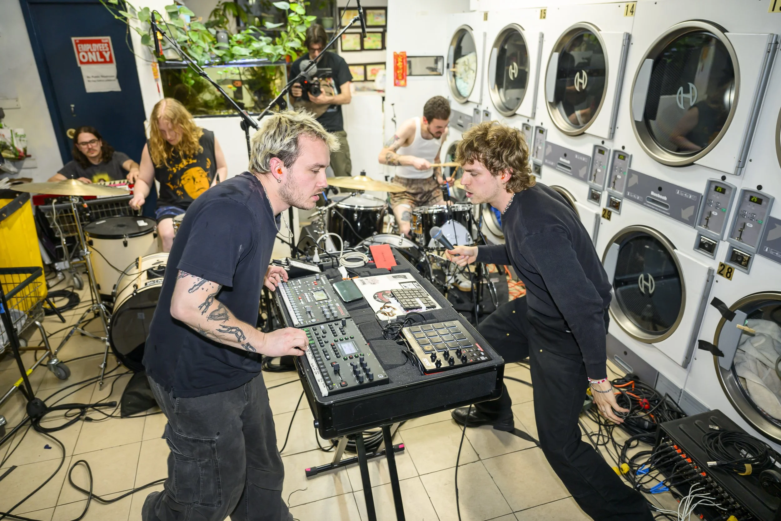 Lip Critic at Yong Xin Tang Laundromat