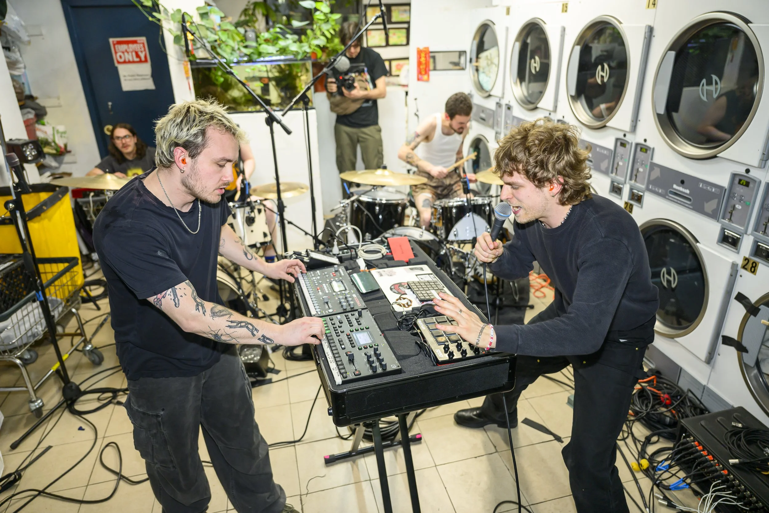 Lip Critic at Yong Xin Tang Laundromat