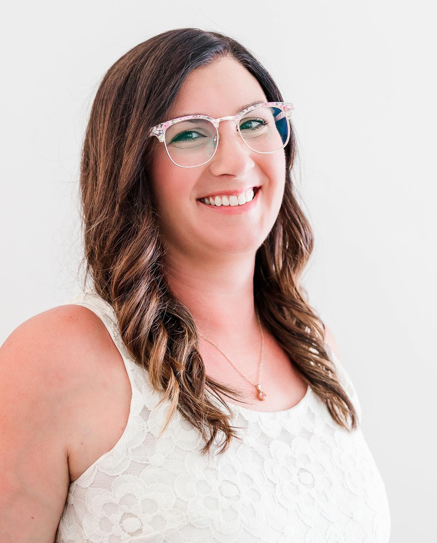 Meet Sara! 

Sara is the owner of @sara_threeblooms inside of our Clemmons location. 

Sara loves to enhance her clients mood while they are in her chair. So you will walk out feeling beautiful on both the inside and outside.

 She specializes in dim