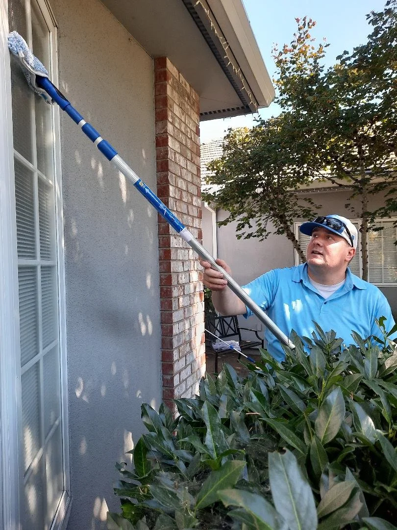 Scrub over bushes with pole.jfif