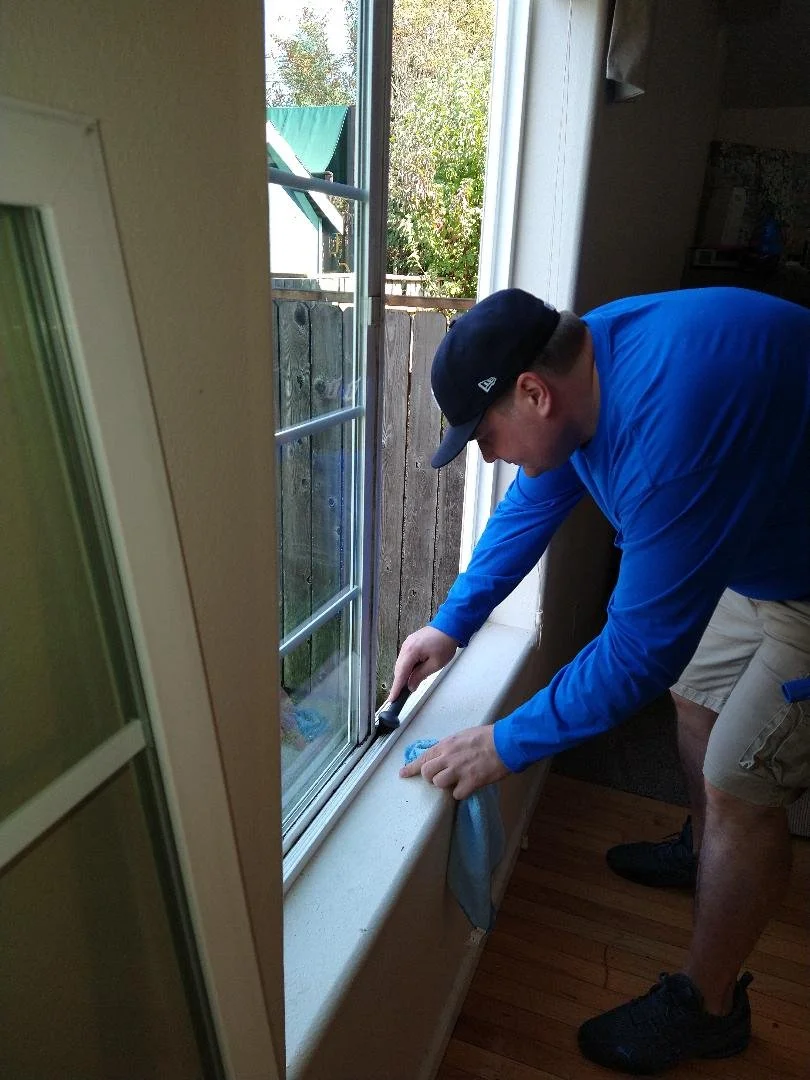 track scub with brush.jfif