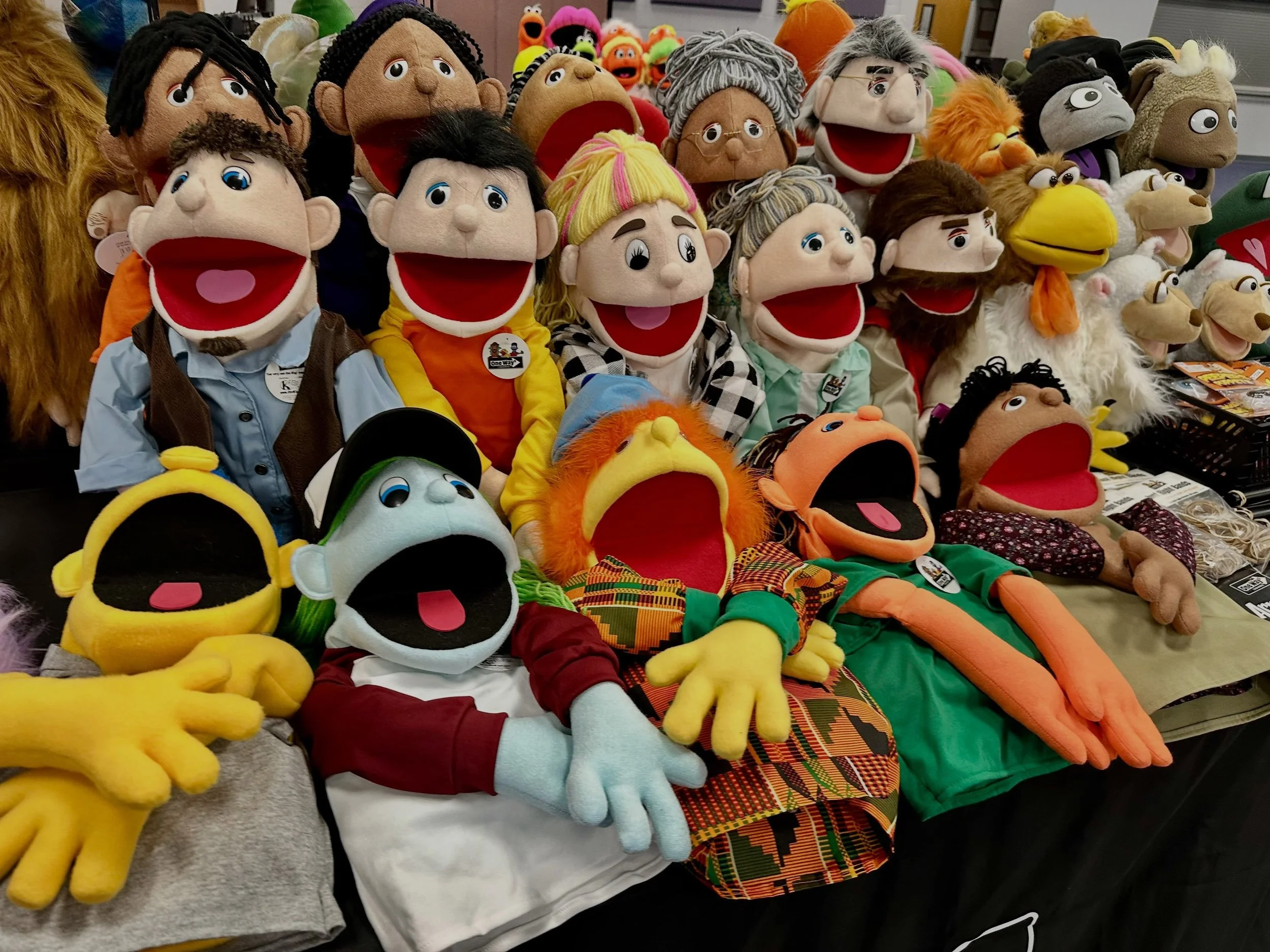 Okay, we need to know&hellip; 

What&rsquo;s the name of your favorite puppet (or puppets)? 

Drop those puppet names below! The more ridiculous, adorable, or legendary, the better. 😆😁

#OneWay2 #puppet #puppets #puppetry #question