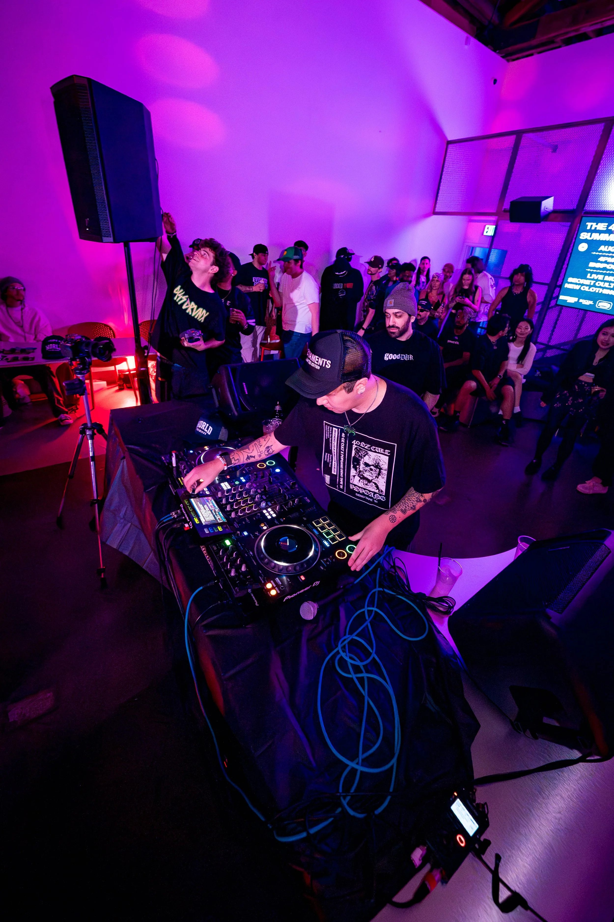 40 oz Cult Pop Up-151.JPG