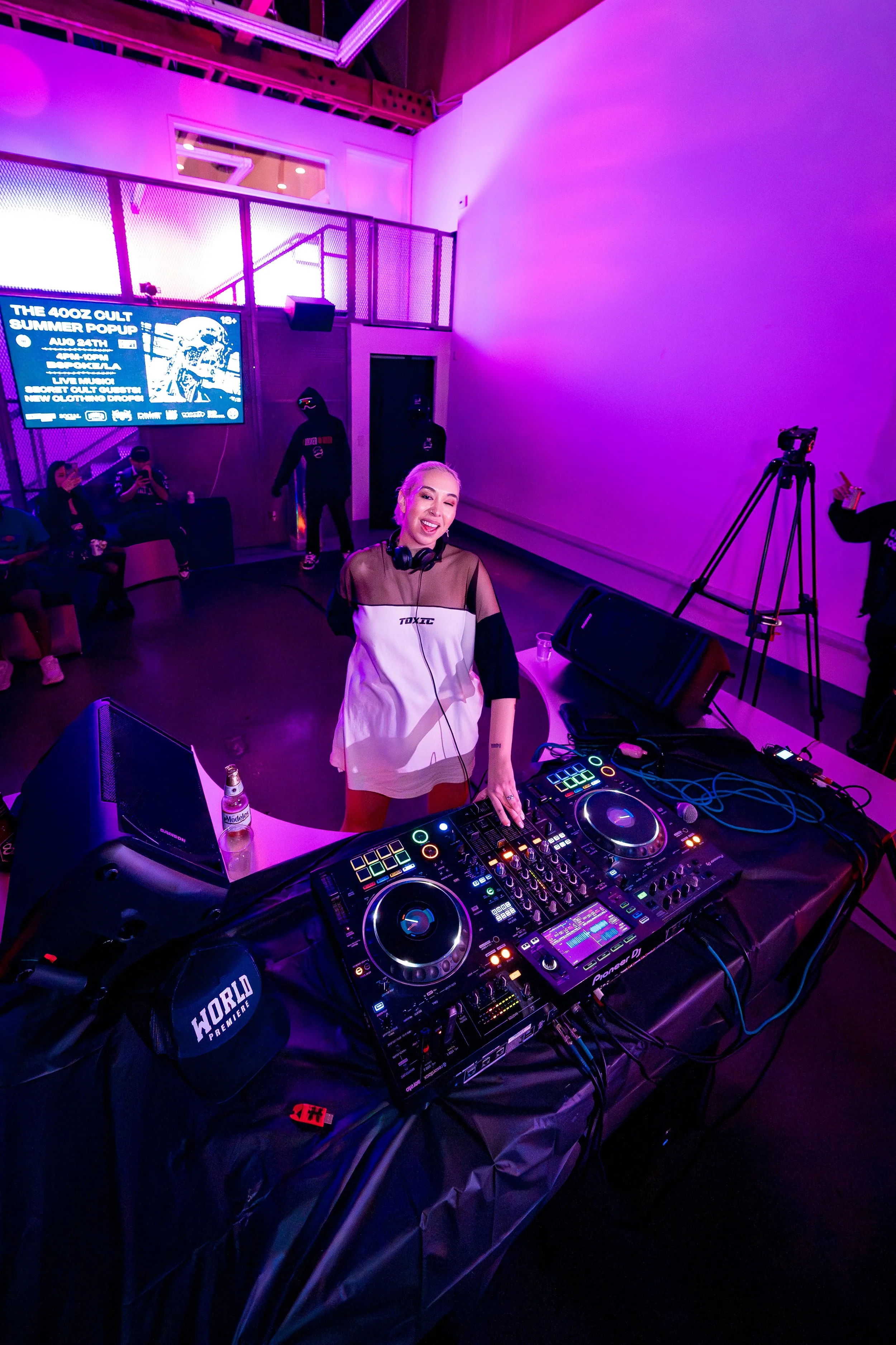 40 oz Cult Pop Up-117.JPG