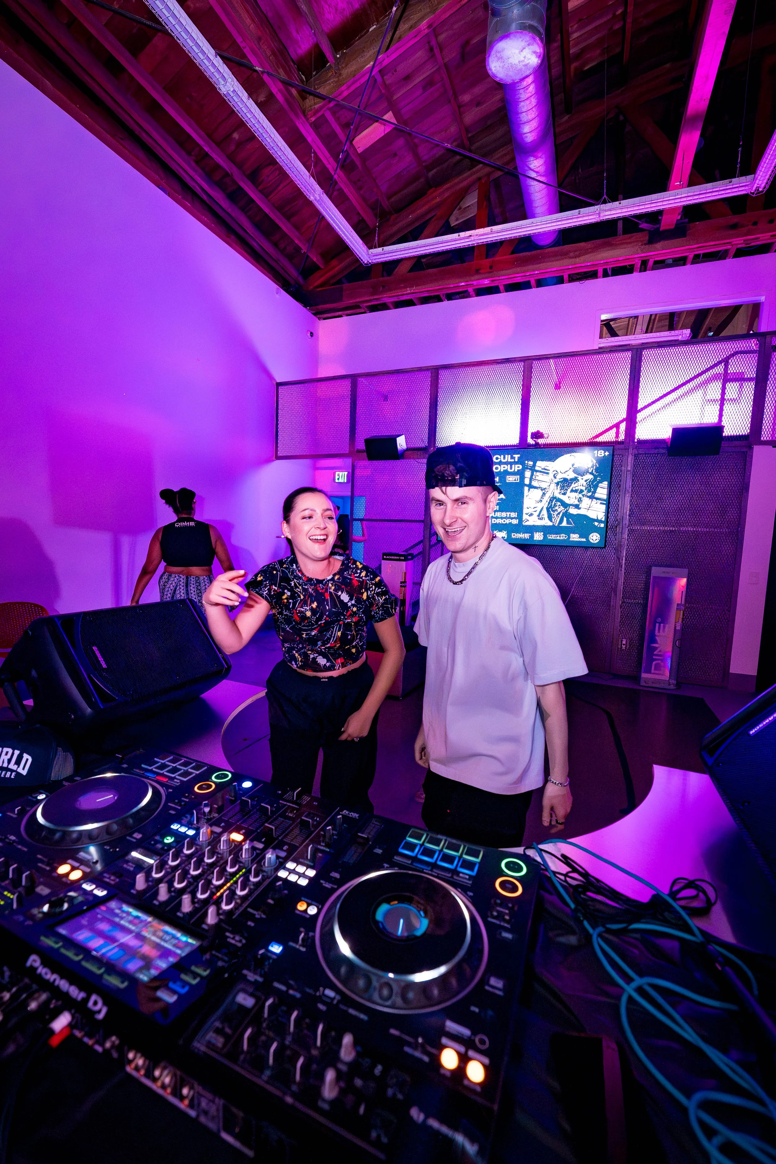 40 oz Cult Pop Up-73.JPG