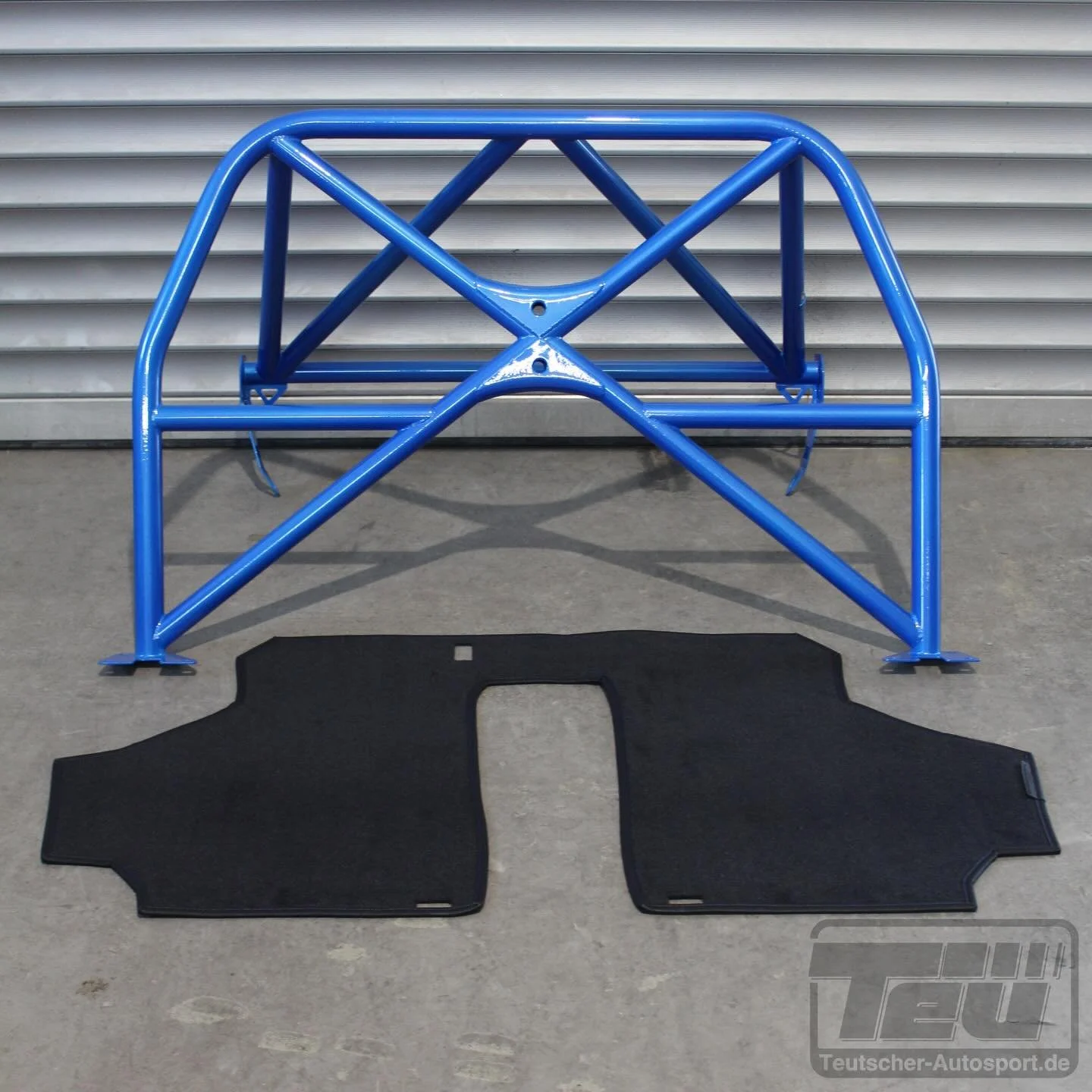 CroMo halfcage f&uuml;r BMW E92 M3, pulverbeschichtet in blau metallic

Inkl. passendem Clubsport Teppich f&uuml;r die R&uuml;ckbank mit abgesetzter Nahtfarbe

@mork.wenz.performance 

#teutscherautosport #bmwe92m3 #halfcage #clubsport #bmwm3