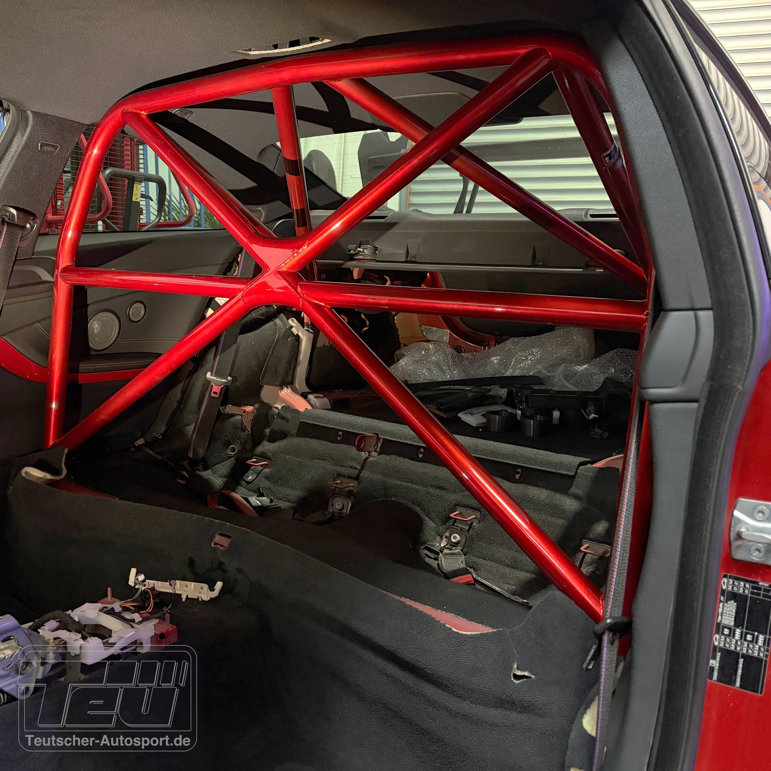 BMW-F82-M4-Clubsport-halfcage-montage-Teutscher-Autosport.JPG