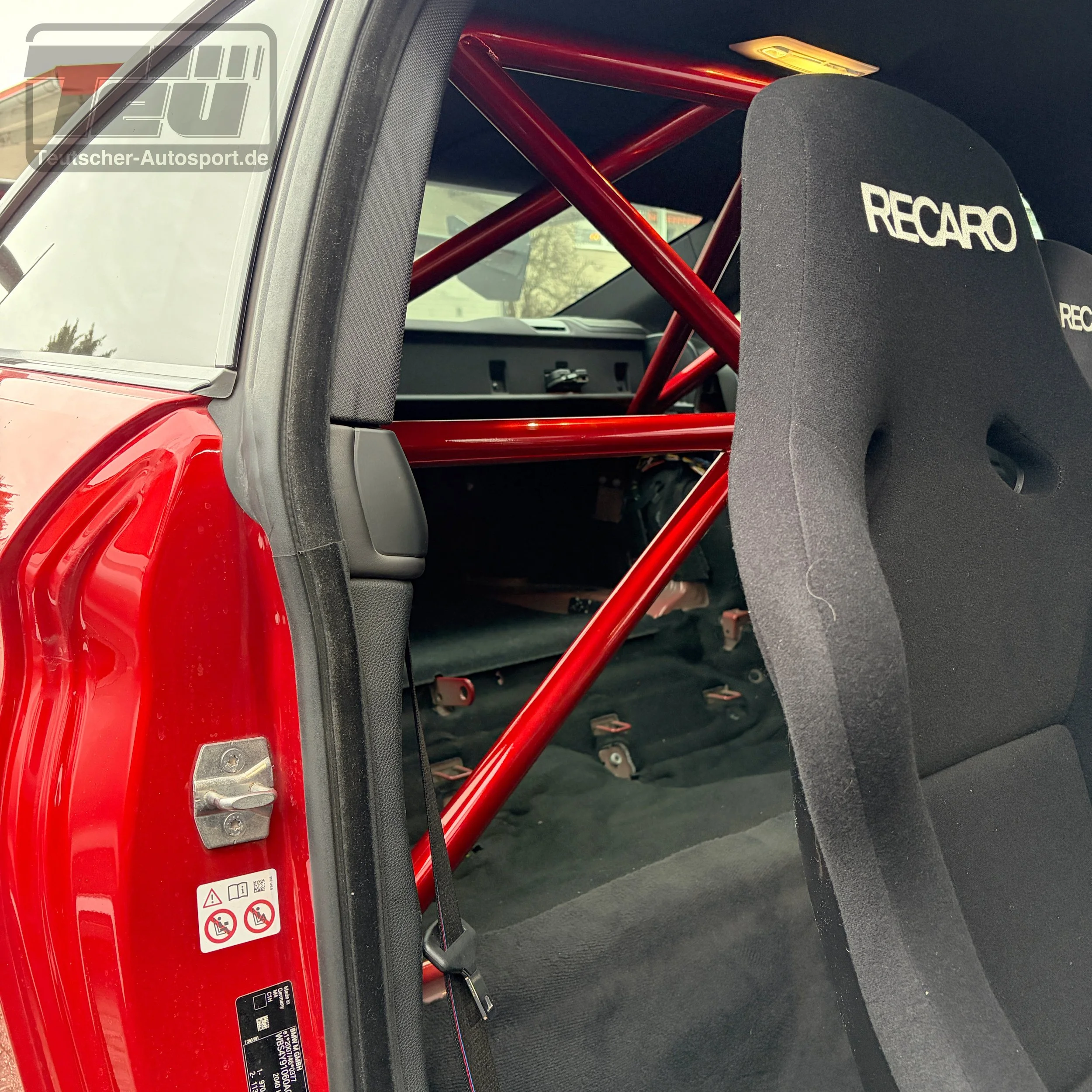 BMW-F82-M4-Clubsport-halfcage-interior-Teutscher-Autosport.JPG