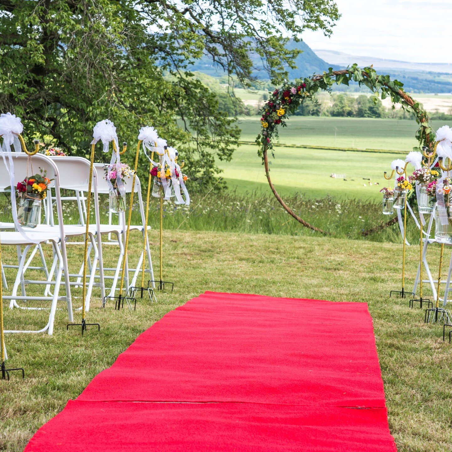 When you arrive to photograph a wedding and see how beautiful the set-up looks #weeddingphotography #outdoorweddingvenues #lochlomondweddingphotographer #lochlomondphotographer