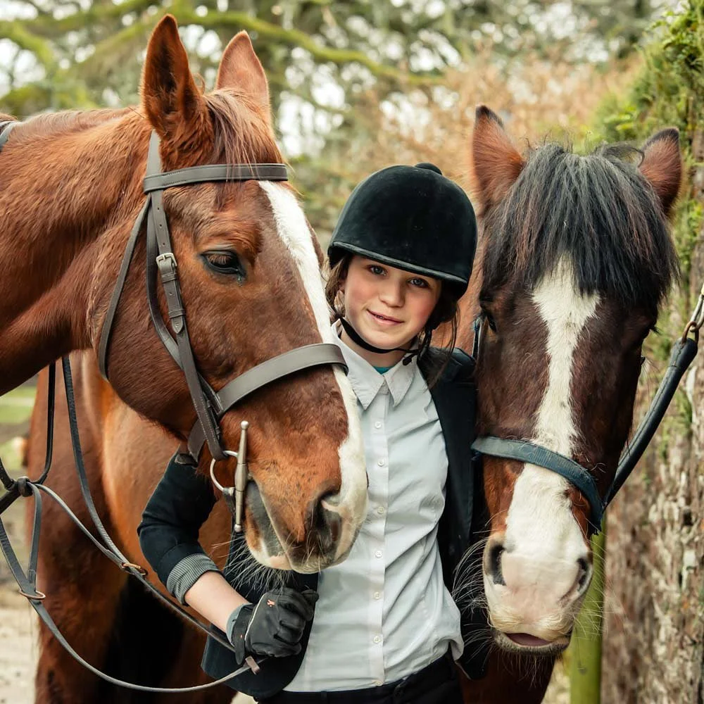 Family photography sessions aren&rsquo;t just for people&mdash;your pets are part of the family too! 🐶🐱🐴 Whether it&rsquo;s dogs, cats, horses, or even chickens (yes, I&rsquo;ve photographed those too!), I love including animals in sessions to cap