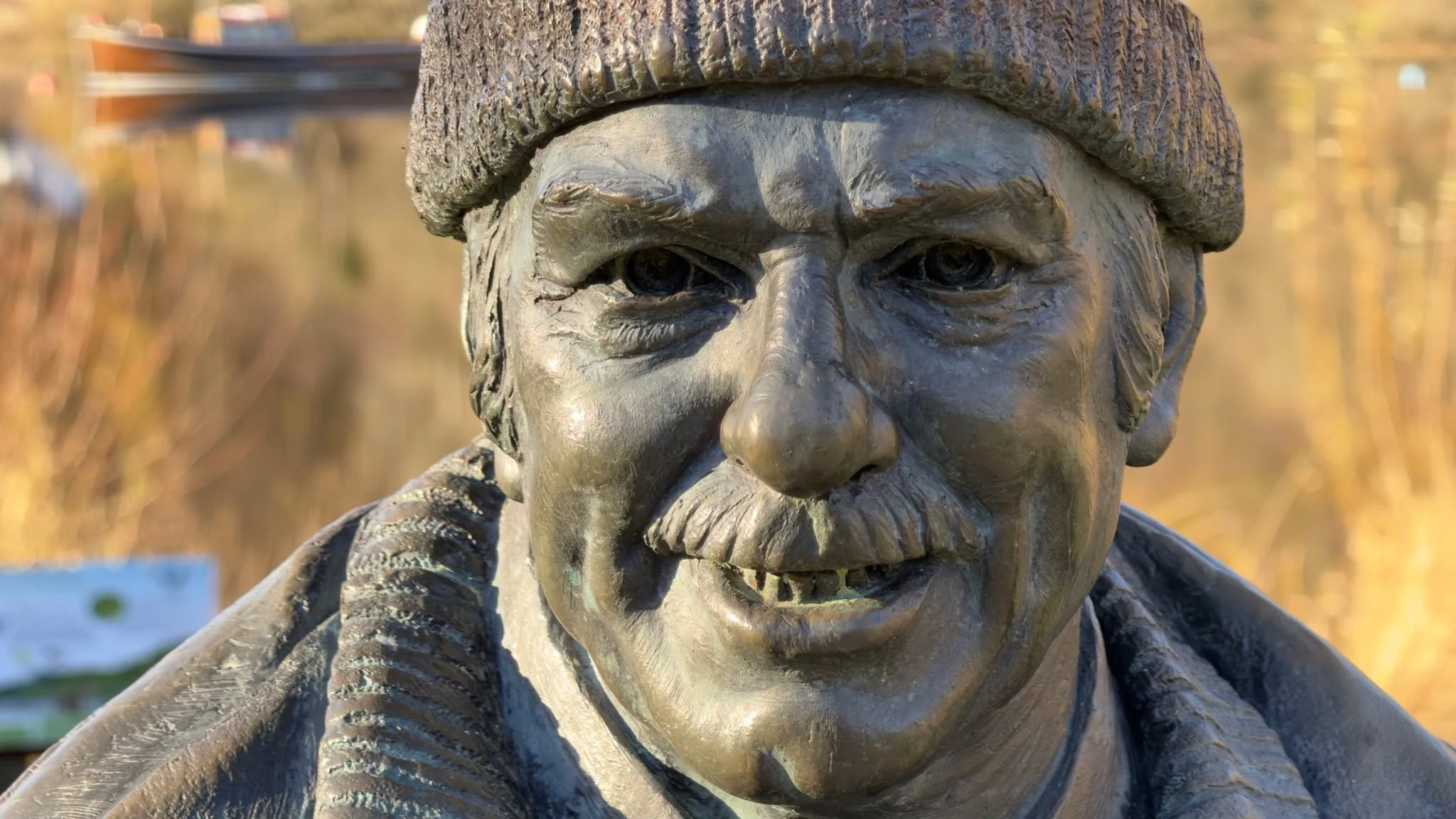 This year, I've done quite a few portrait sessions in Balmaha; however, the other day I thought I'd photograph this amazing character. This is Tom Weir, captured in a life-like statue by the beautiful Loch Lomond bay.
