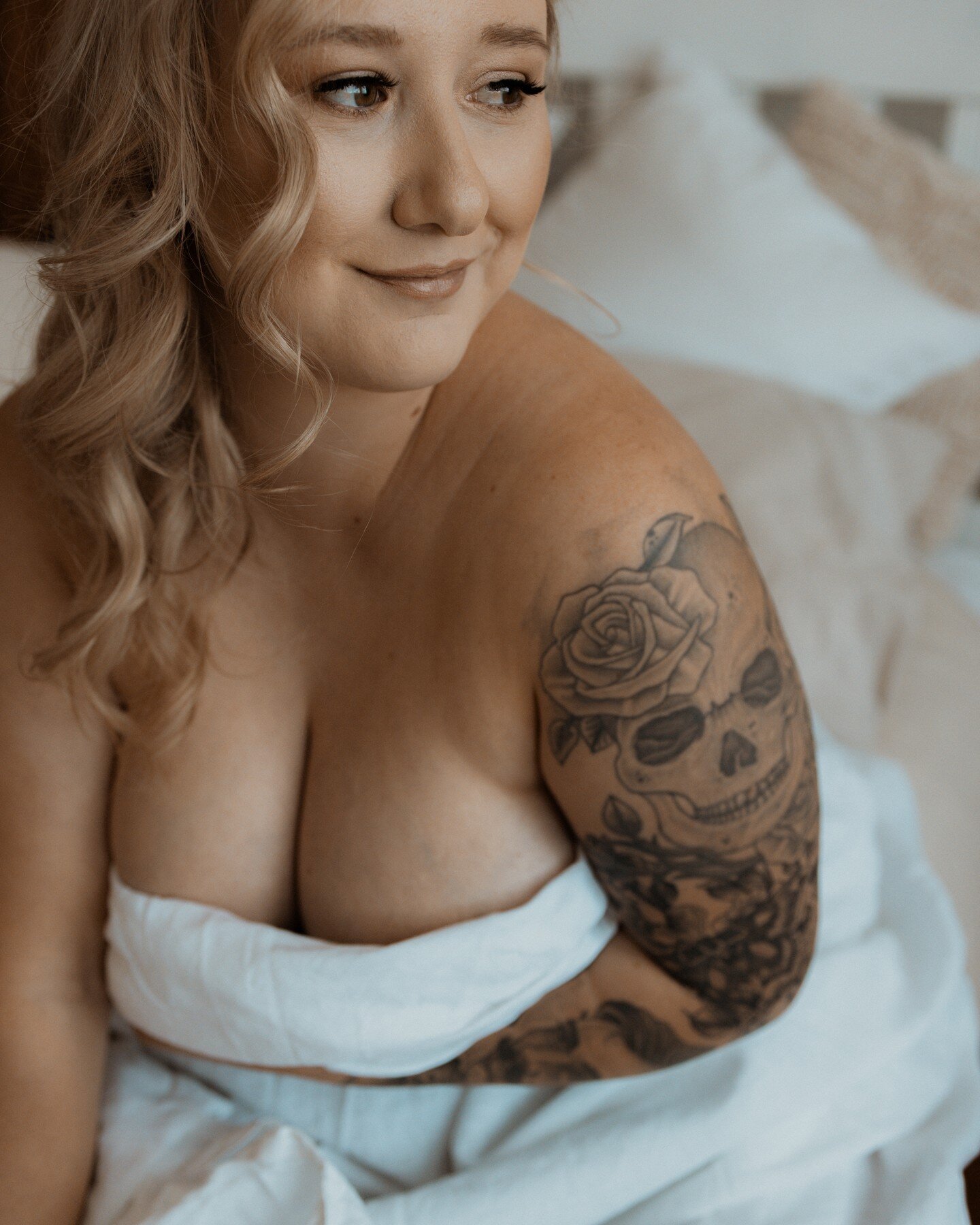 &ldquo;One thing that resilient people have in common is that they understand who they are and they don&rsquo;t trying to be like other people.&rdquo; 
-Brene Brown

#elkandfirboudoir #elkandfir #leluxeboudoir #brisbaneboudoir #brisbaneboudoirstudio 