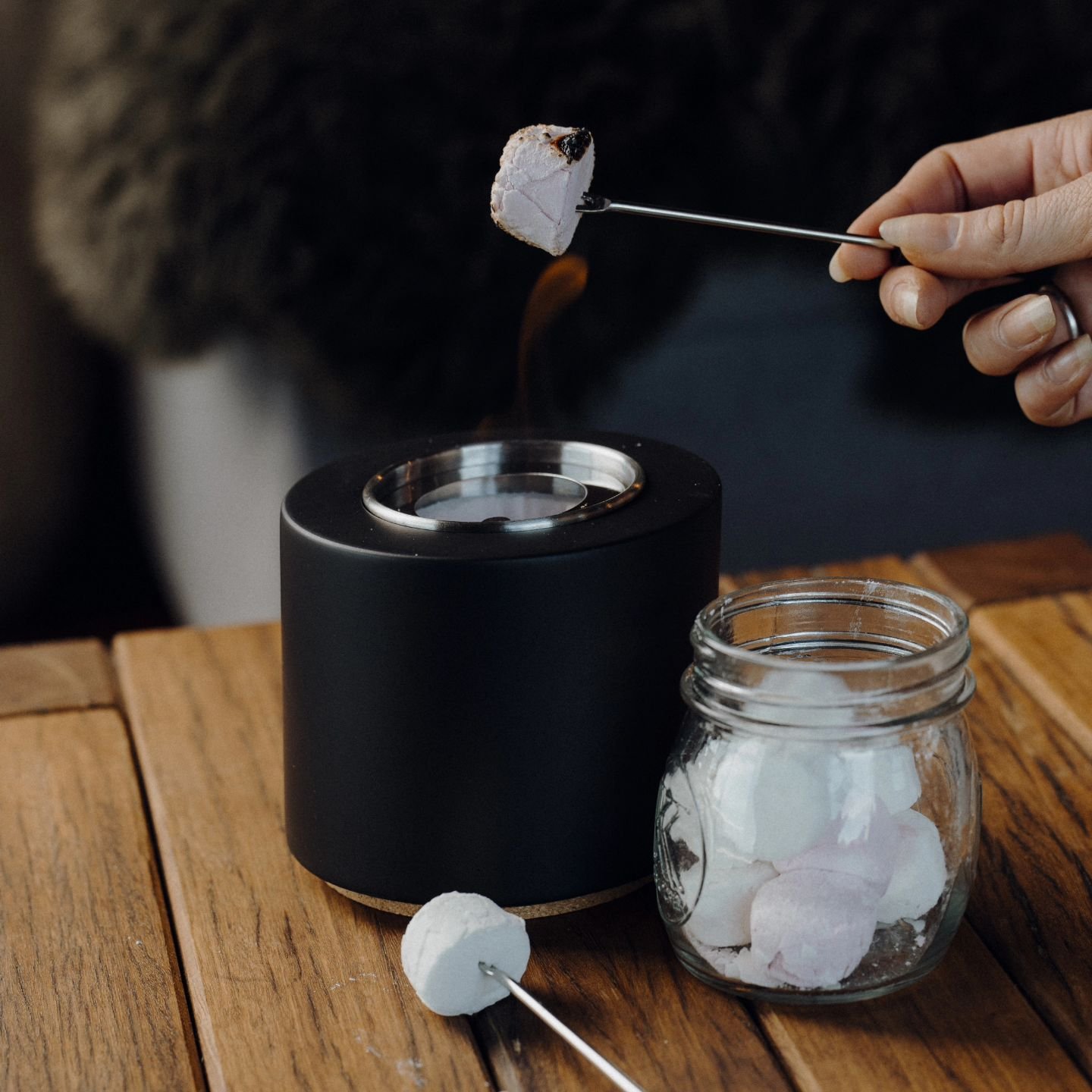 Introducing our new S'mores Kit, available in a classy matte black and including skewers and a snuffer. This is the perfect gift for your loved ones this holidays.
