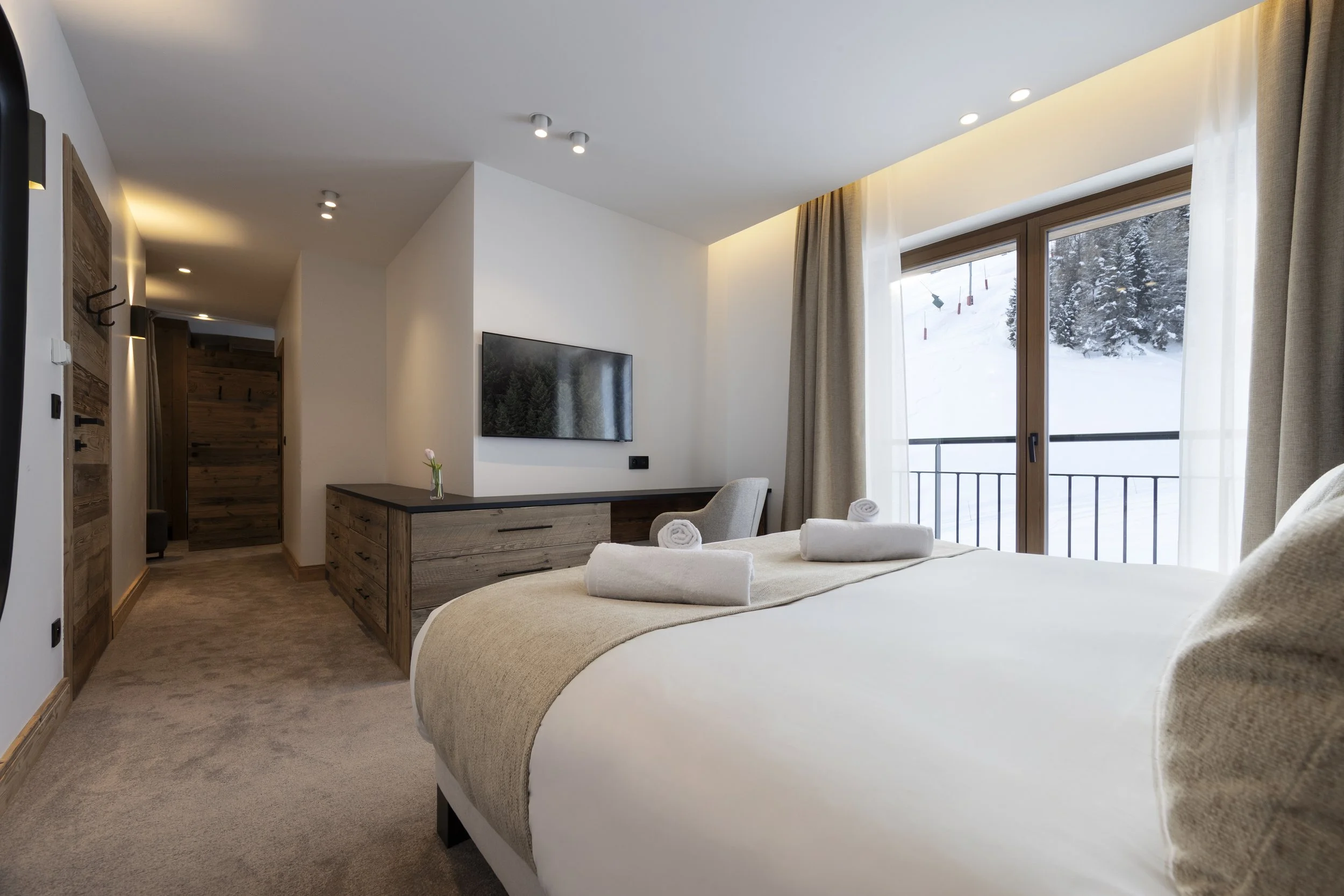 Room1 lhotse (2).jpg