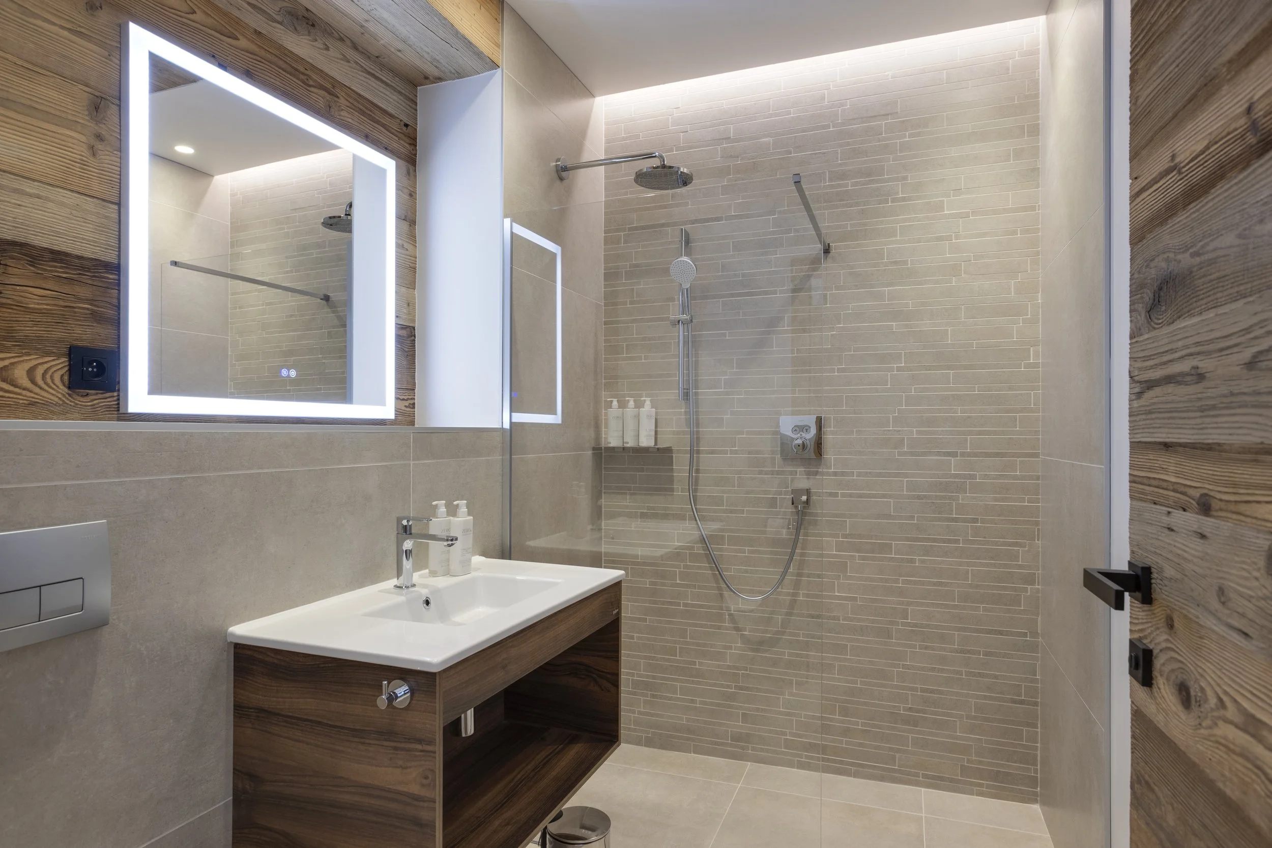 Sagarmatha Room 6 (3).jpg