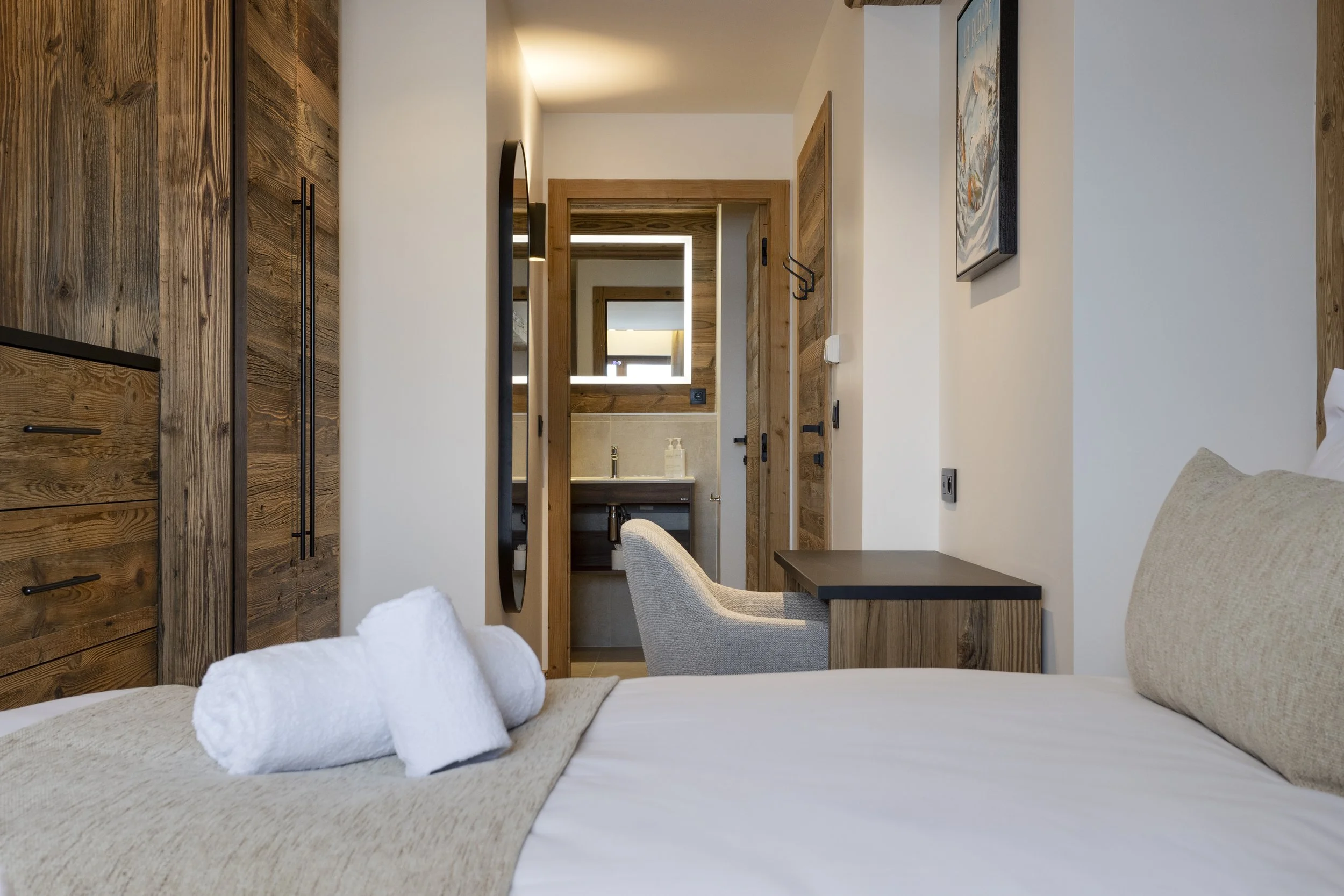 Room3 lhotse (2).jpg