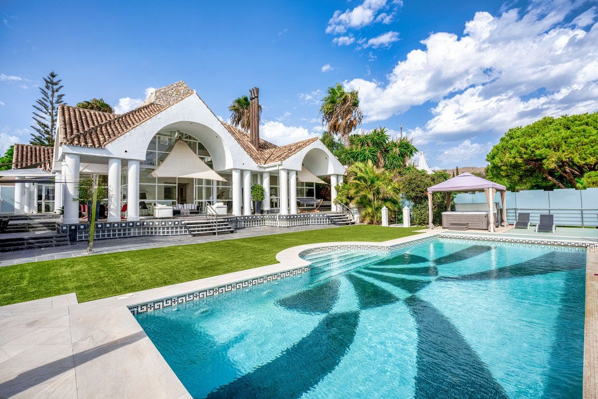 Villa de 6 dormitorios en venta en Nueva Andalucía