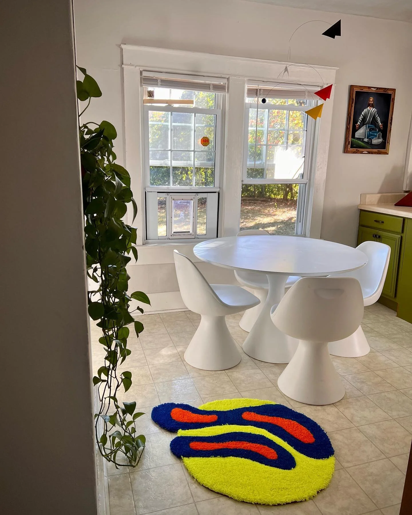 *take me home!!!!!* neon rug in the shop now!!!

The gorgeous house is @thankyoutiger