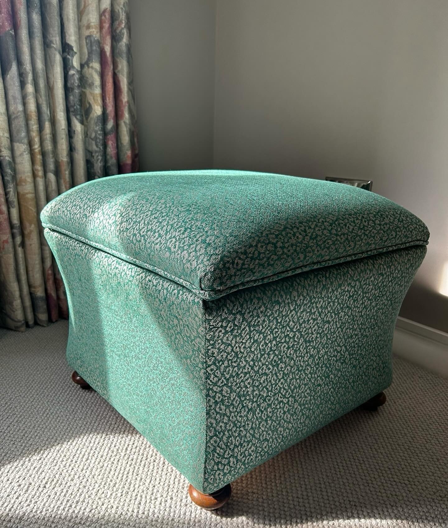 Caught in the morning sunlight. Our upholsterer has done a fantastic job recovering a client&rsquo;s stool inside and out. Lots of work involved but worth it. Well done Paul! 👏🏻👏🏻

#reupholstered #reupholstery #romofabrics #temperley #romotemperl
