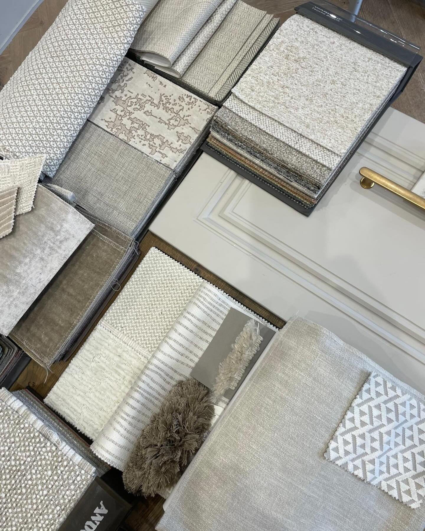 Busy with schemes this week. Love this one, soft tones that work really well together and lots of texture.

.
.
.
.
.
.
.
#interiordesign #interiordesigner #homedecor #interiors #interiordesignideas #interiordesigns #homedesign #interiorinspirations 