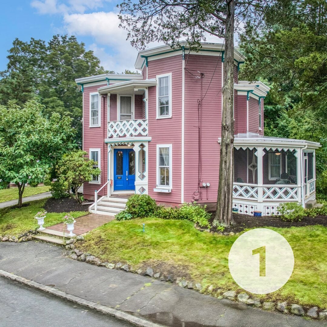 Suzanne adores a historical home! 🏡😍 There truly is a classic and grand charm to them that you don&rsquo;t get with new construction. 

What is your favorite historic exterior that we listed last year?! Comment your vote below ⬇️
1) 97 Pleasant Str