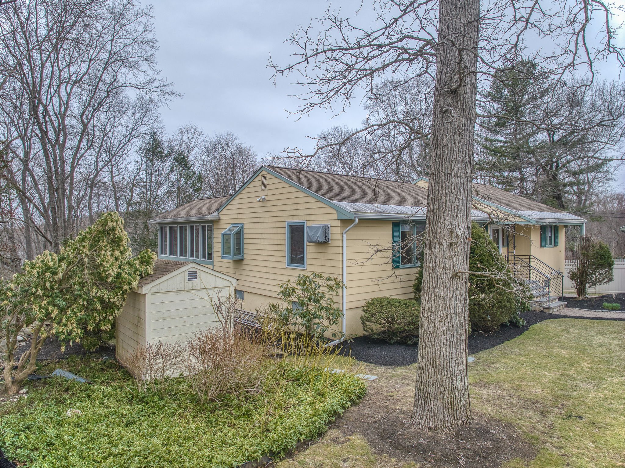 3-web-or-mls-5FairviewAvenueBedfordMA-03.jpg