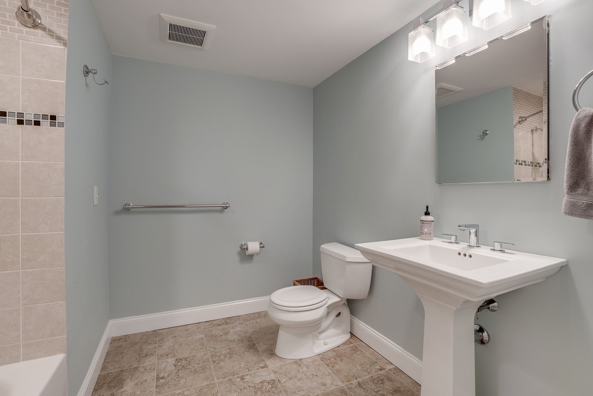40-web-or-mls-411DavisRoadBedfordMA-40.jpg