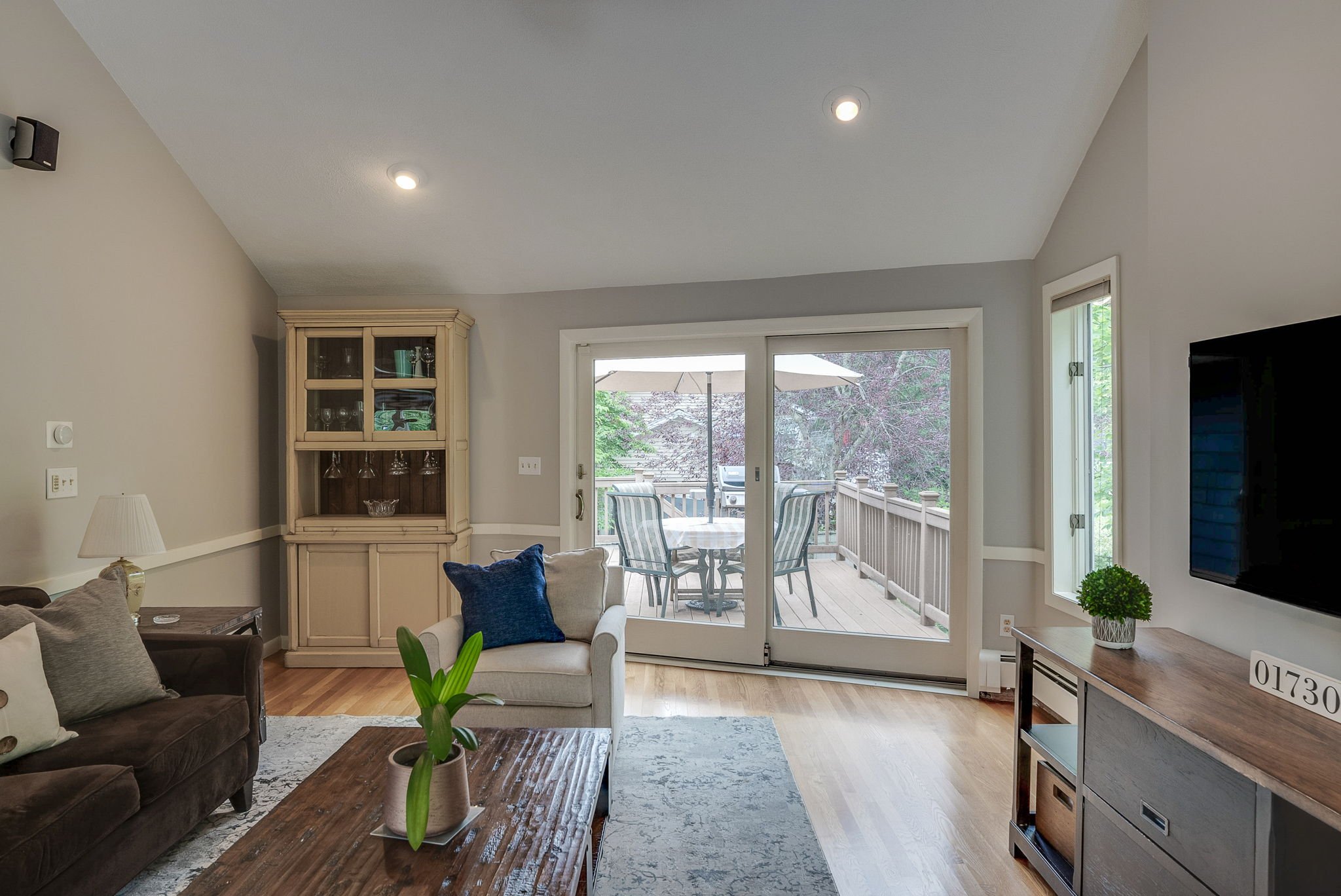 23-web-or-mls-16WashingtonStreetBedfordMA-23.jpg