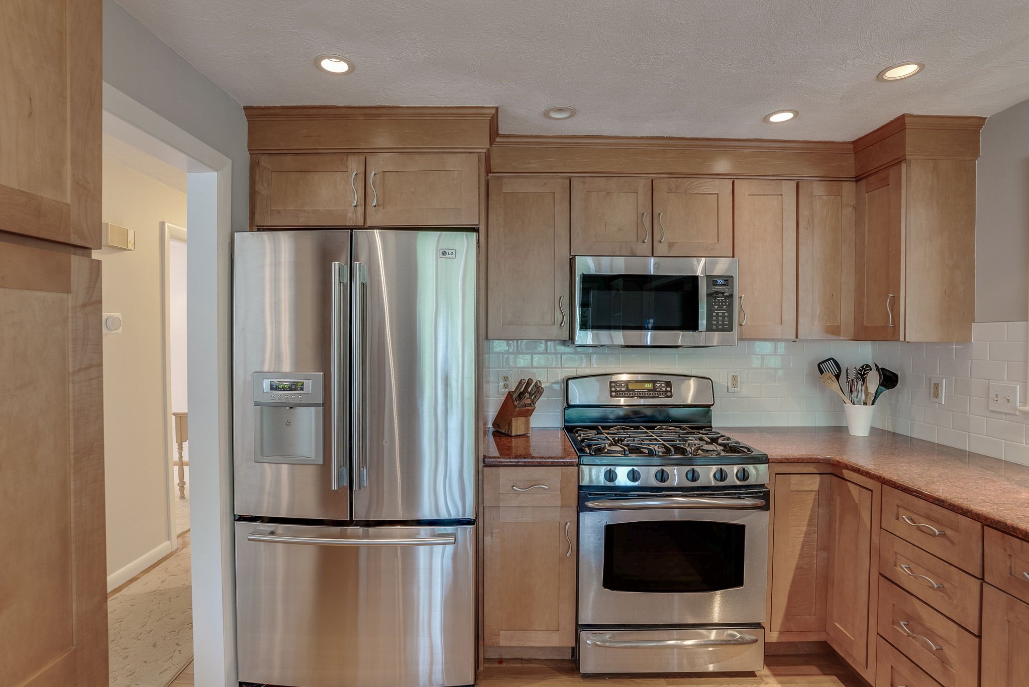 18-web-or-mls-16WashingtonStreetBedfordMA-18.jpg