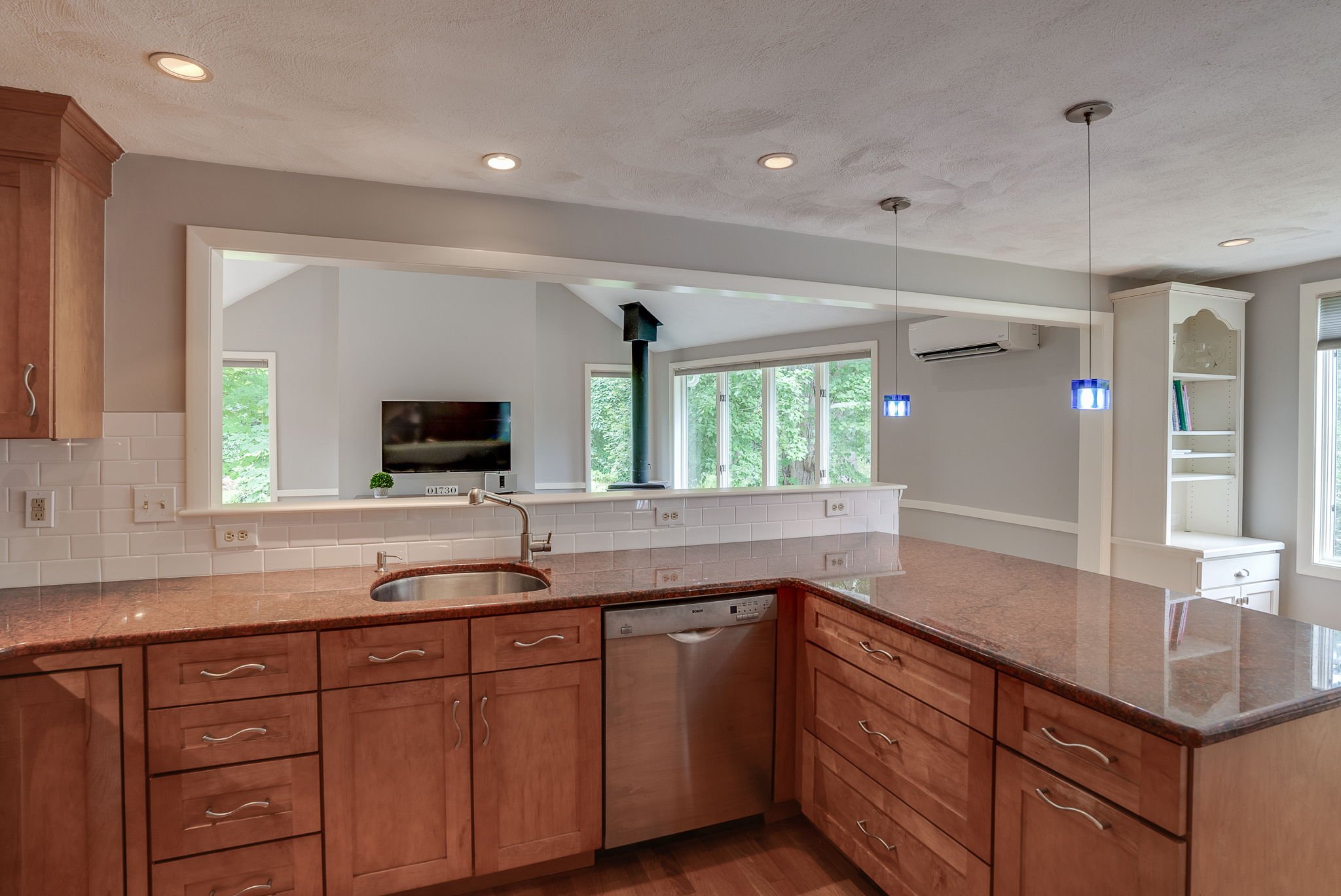 19-web-or-mls-16WashingtonStreetBedfordMA-19.jpg
