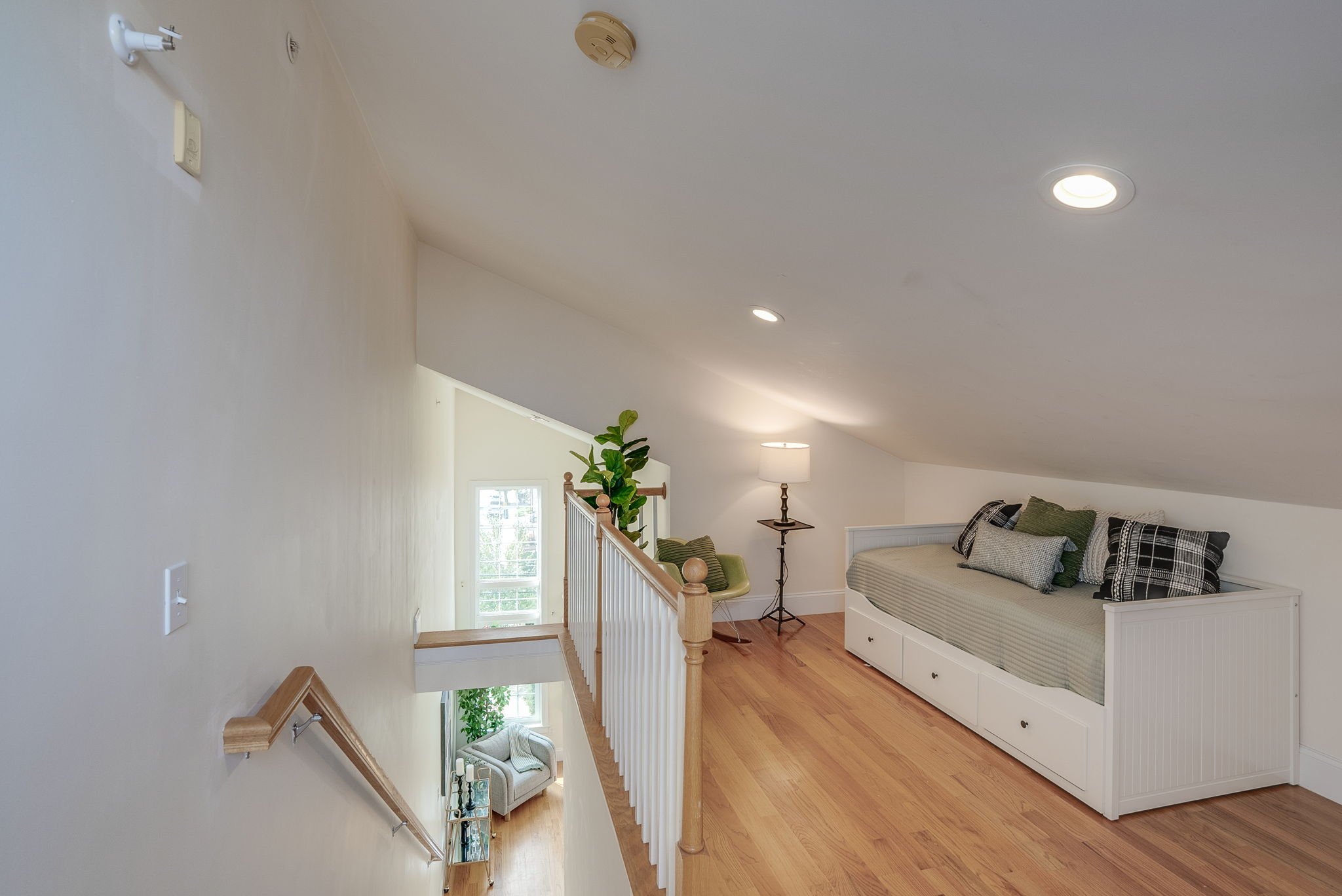 22-web-or-mls-235LowellStreetU5SomervilleMA-22.jpg