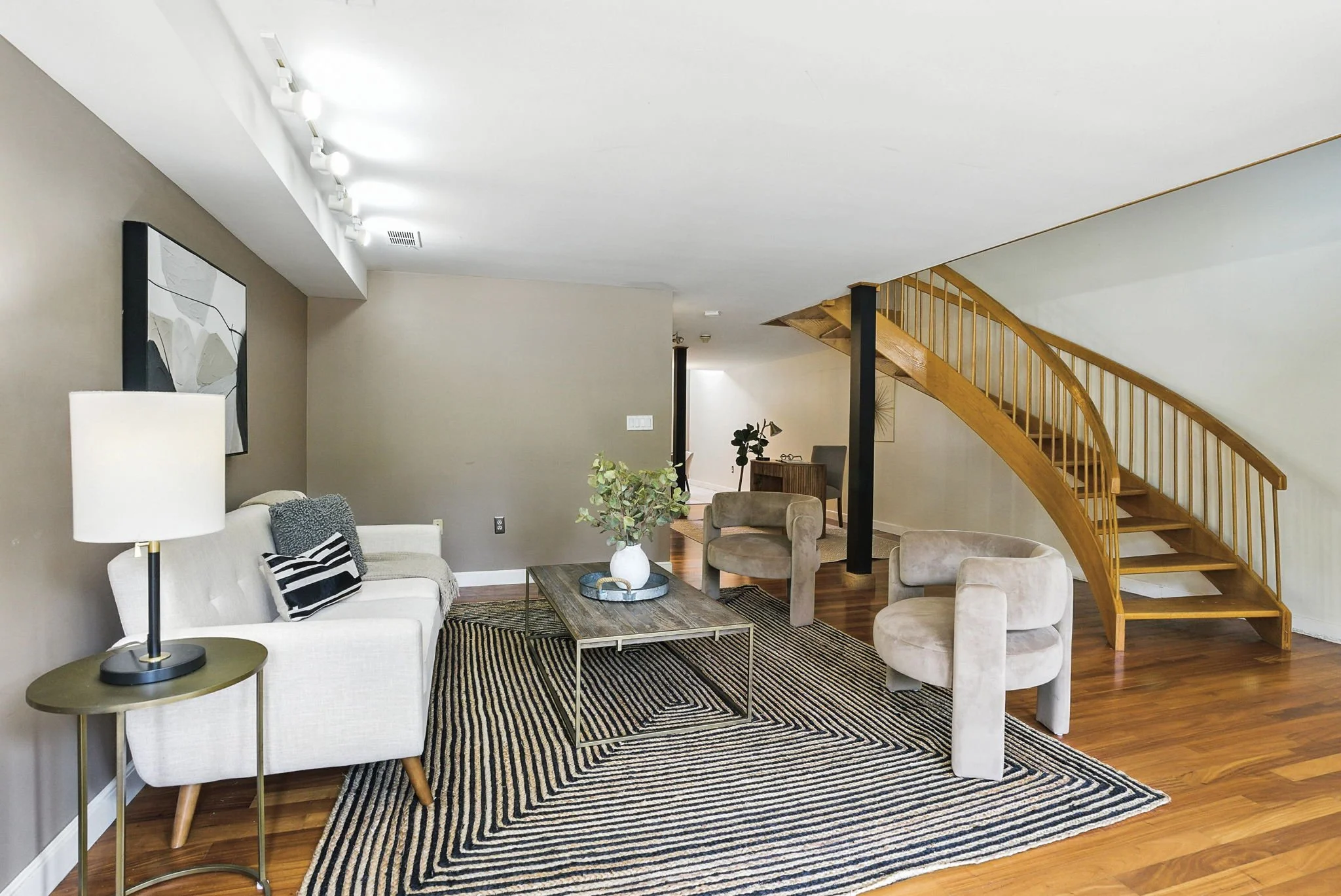 4-web-or-mls-75PageRoadU13BedfordMA-04.jpg