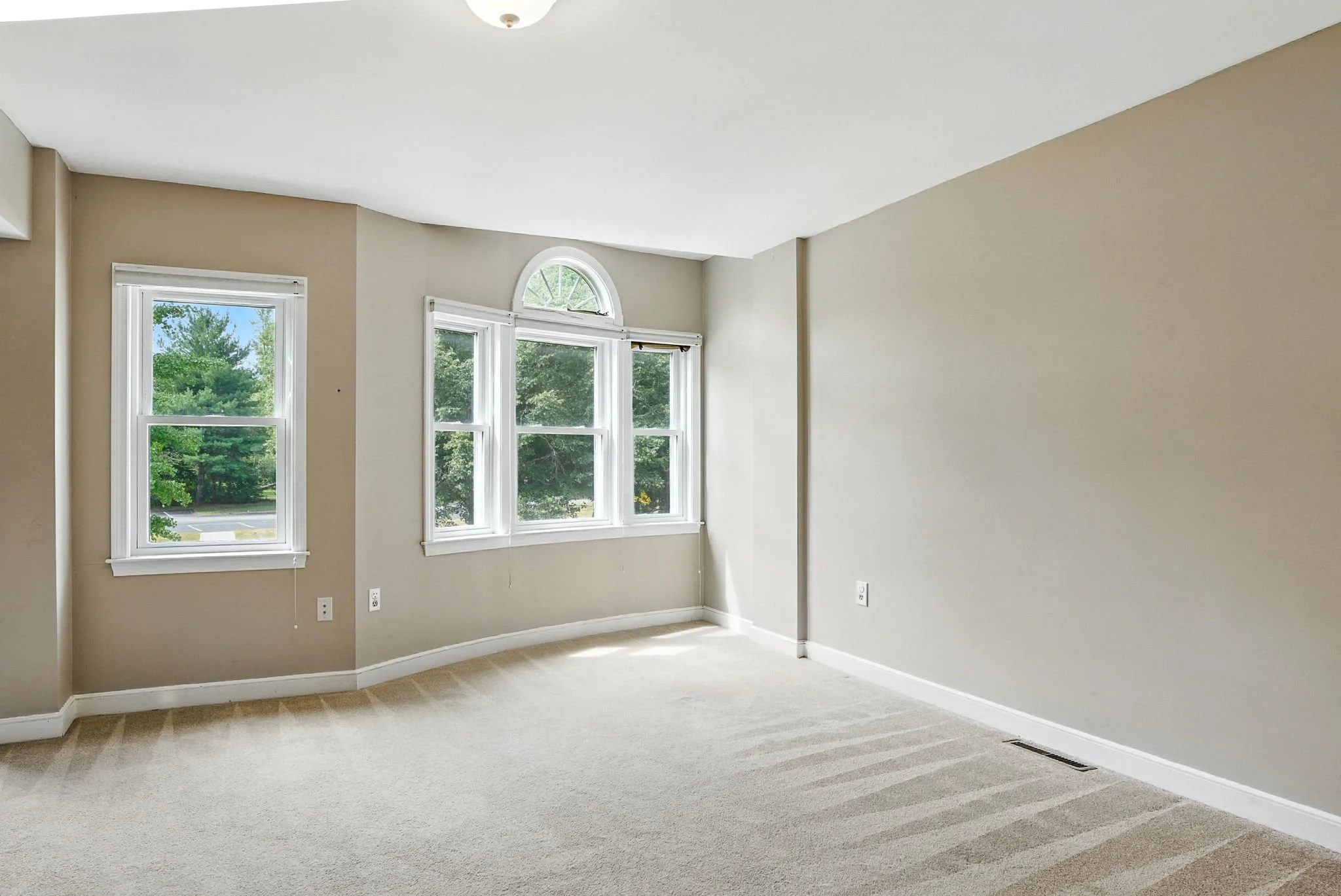 17-web-or-mls-75PageRoadU13BedfordMA-17.jpg