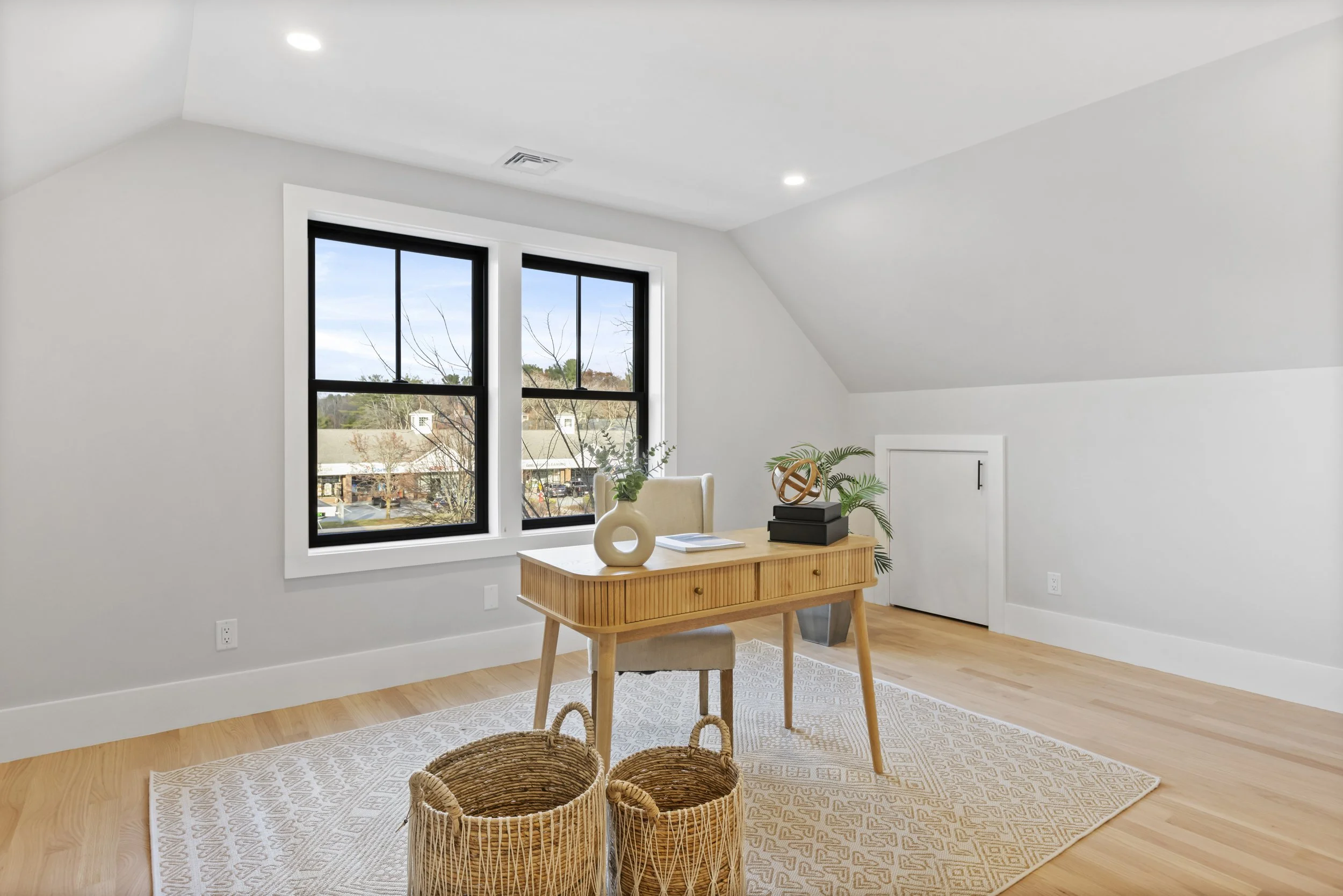 052_11.20.2025 01 10-webber-ave 201 (lauren regnery)_st.jpg