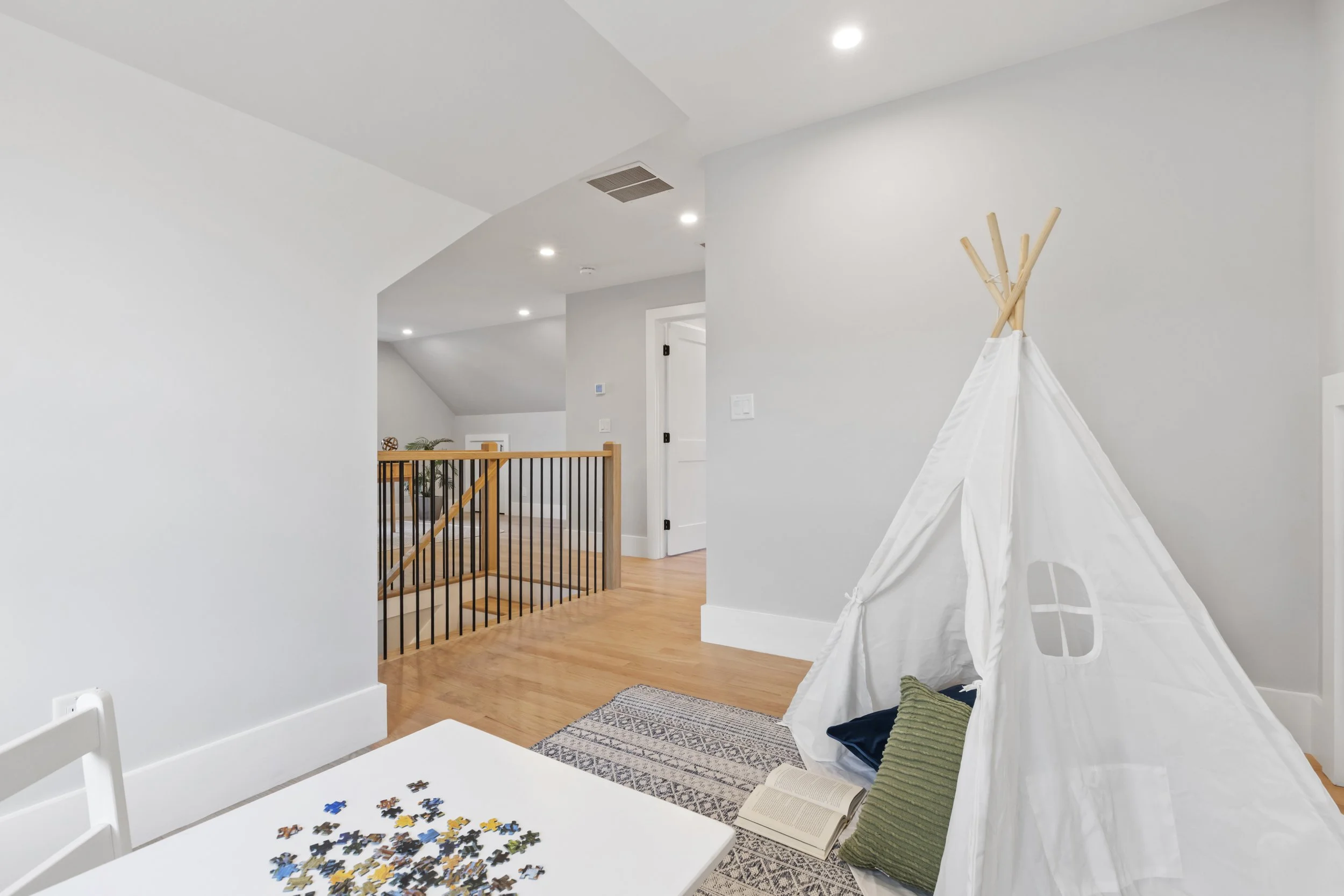 060_11.20.2025 01 10-webber-ave 201 (lauren regnery)_st.jpg