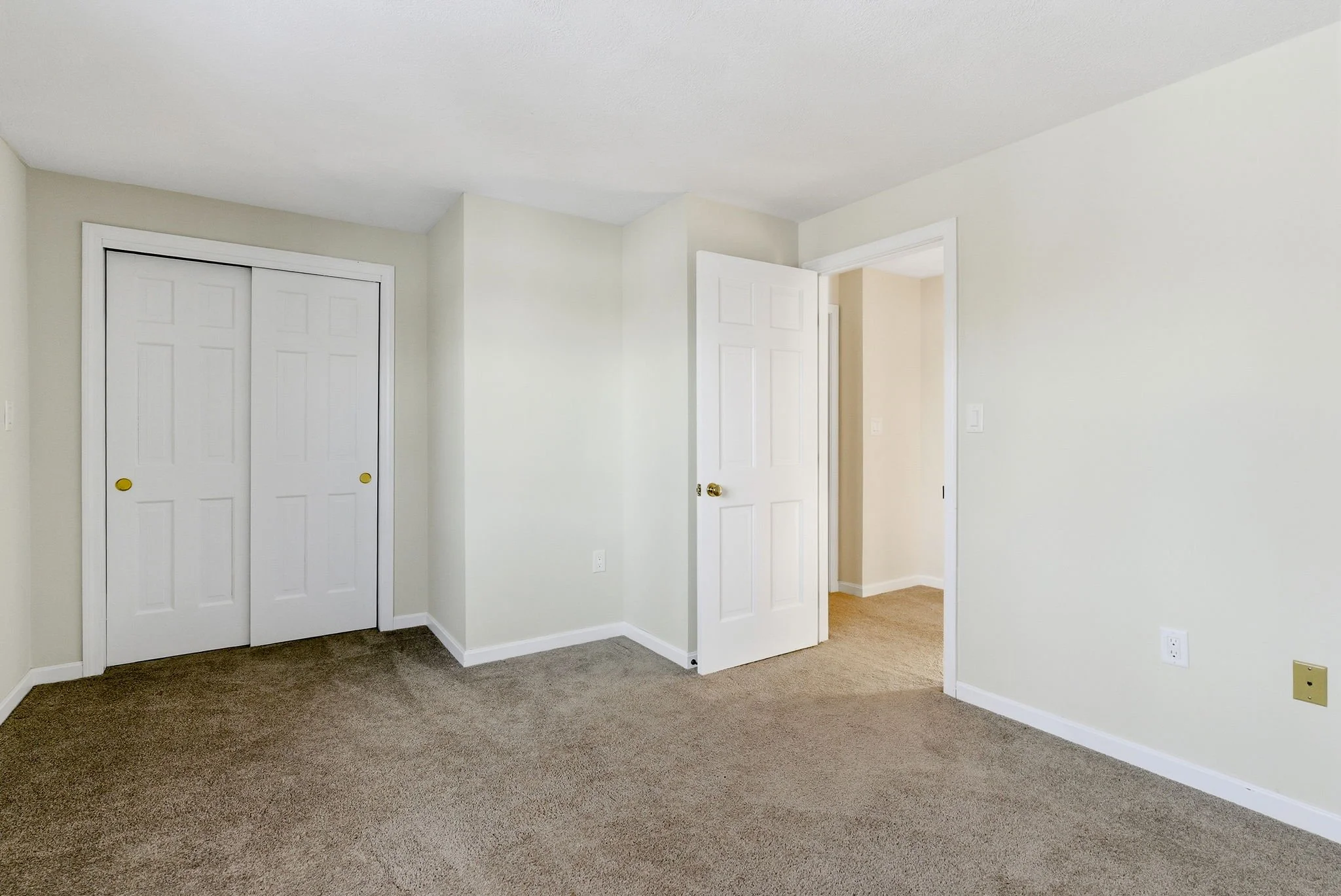 17-web-or-mls-80SwanStreetU223LowellMA-17.jpg